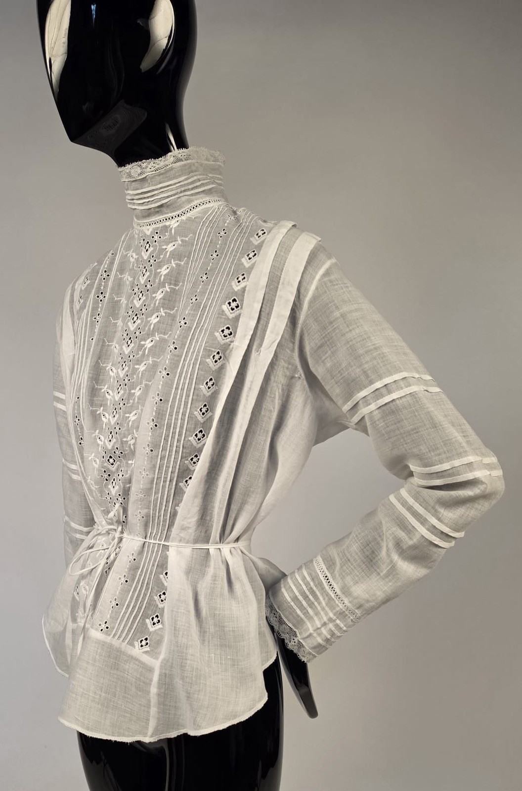 EDWARDIAN EMBROIDERED COTTON BLOUSE W HIGH COLLAR