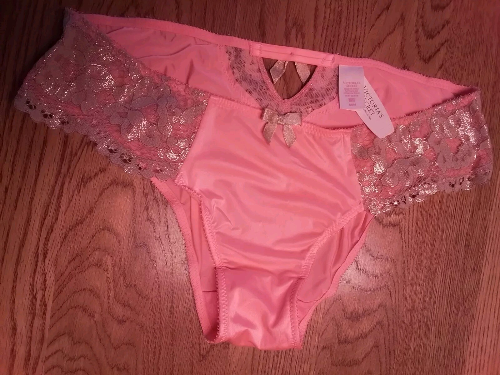 New VTG VICTORIA’S SECRET Very Sexy CORAL Shimmery Lace PANTIES Bikini Style M