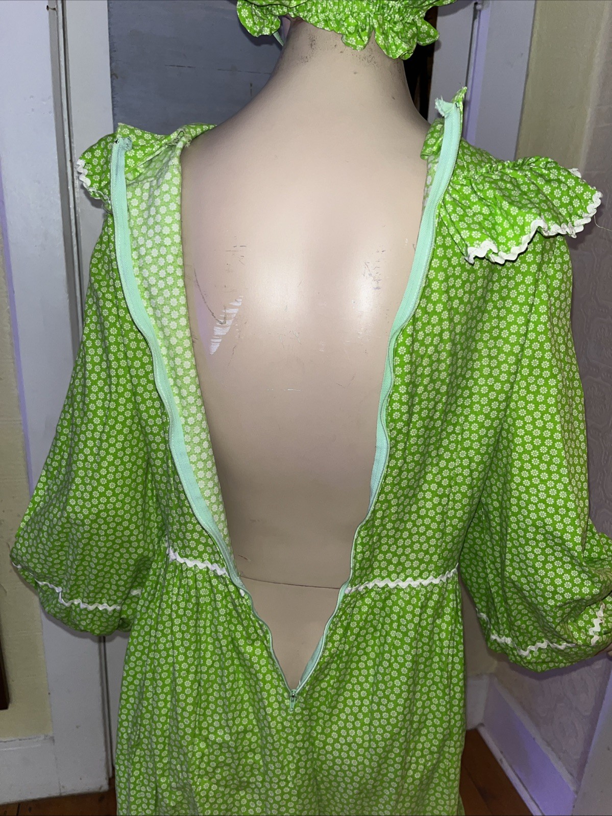 Vintage 70s Green Prarie Maxi Dress Calico Cotton Floral Cottagecore Bonnet L