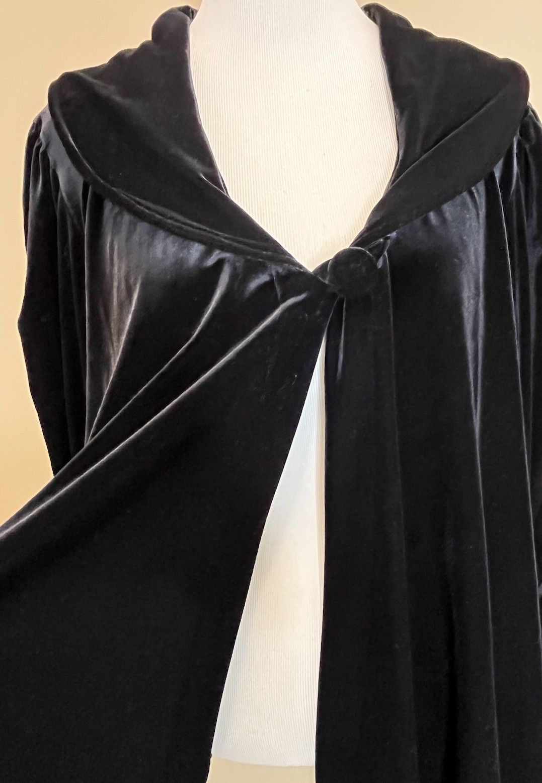 Vtg 90s Black Velvet Cape Jacket Cinched Sleeve Sz L Button Stretch Goth Evening