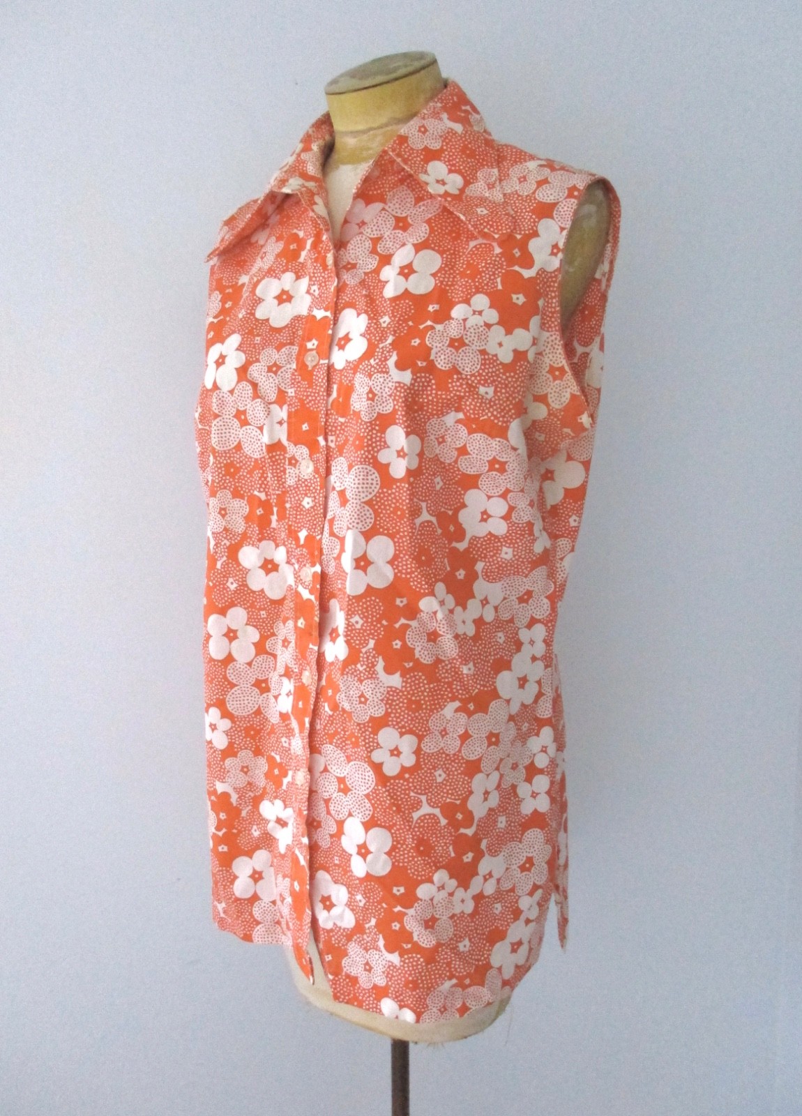 Vtg 60s 70s orange pop art flowers button shell top blouse dagger collar 40