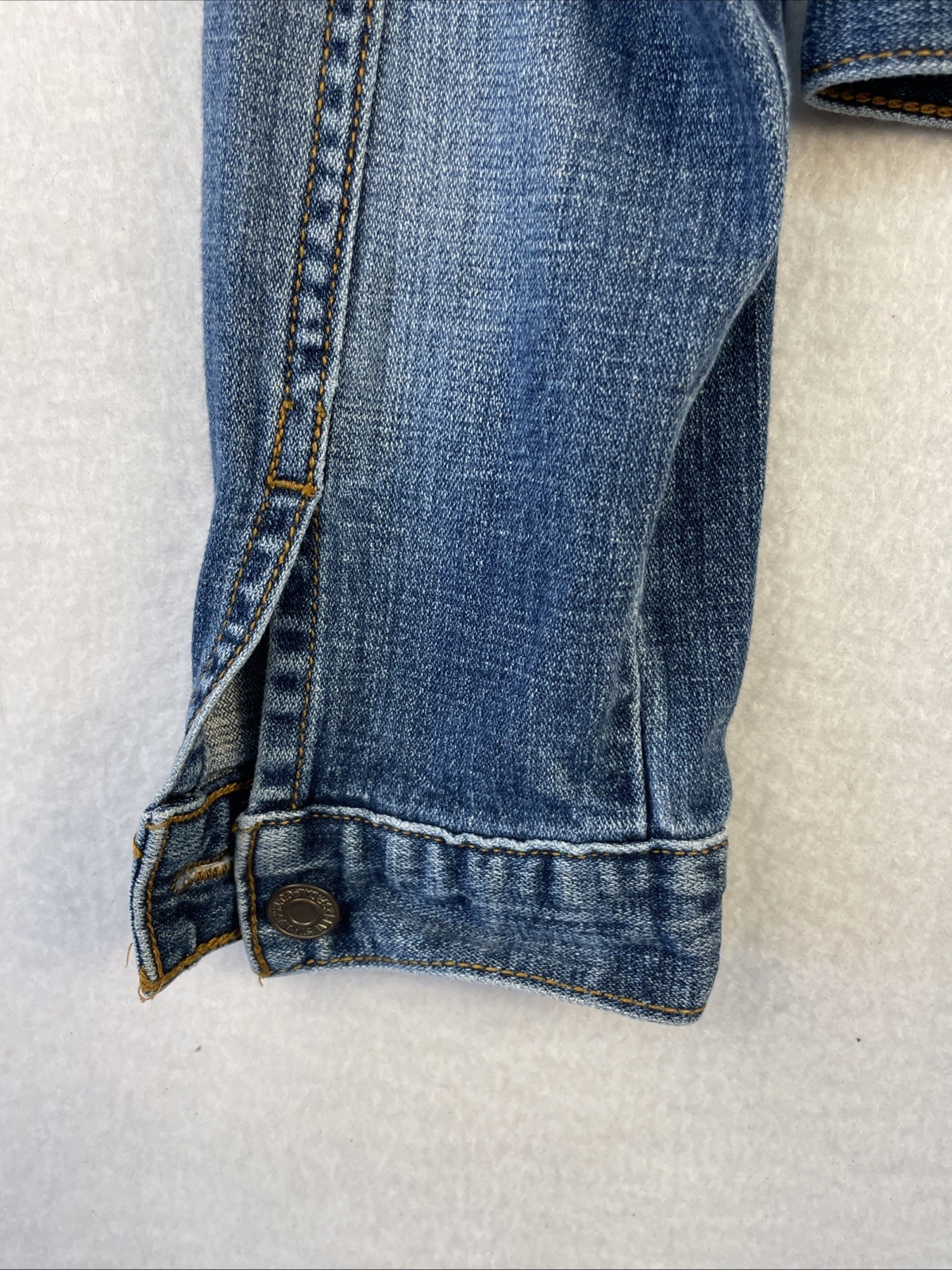 Levi’s Blue Denim Jean Jacket Fitted Cropped Size Medium Women EUC