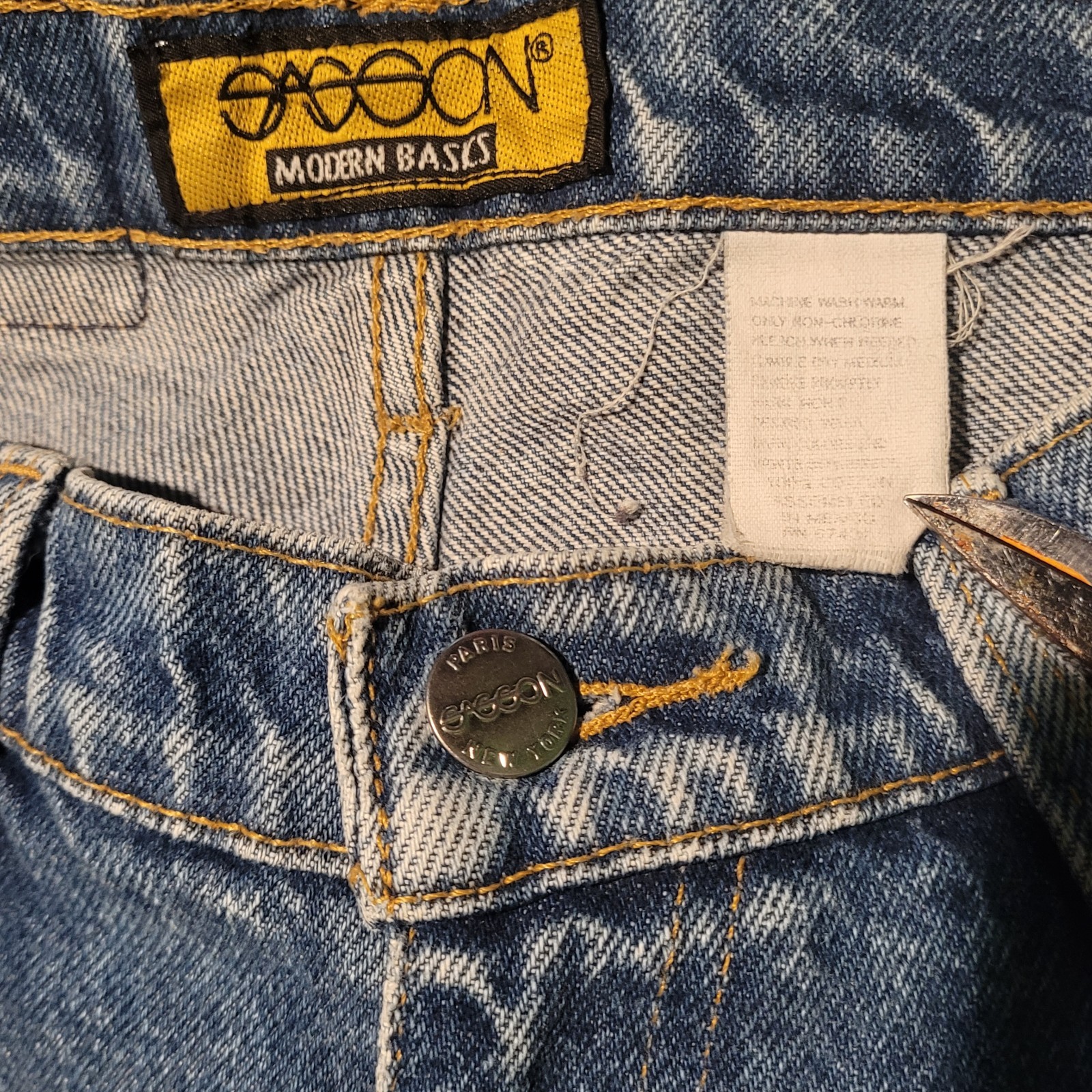 Vintage Sasson Modern Basics 29″ Waist Blue Denim Jeans Stained Distressed