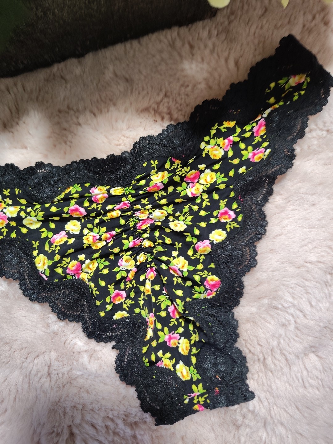 Vintage Victoria’s Secret Floral Rushed Back Cheekini OS/Year Of 2013
