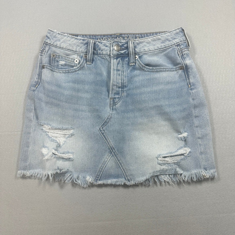 American Eagle Distressed Denim Mini Skirt Light Wash Frayed Hem Button Fly 28