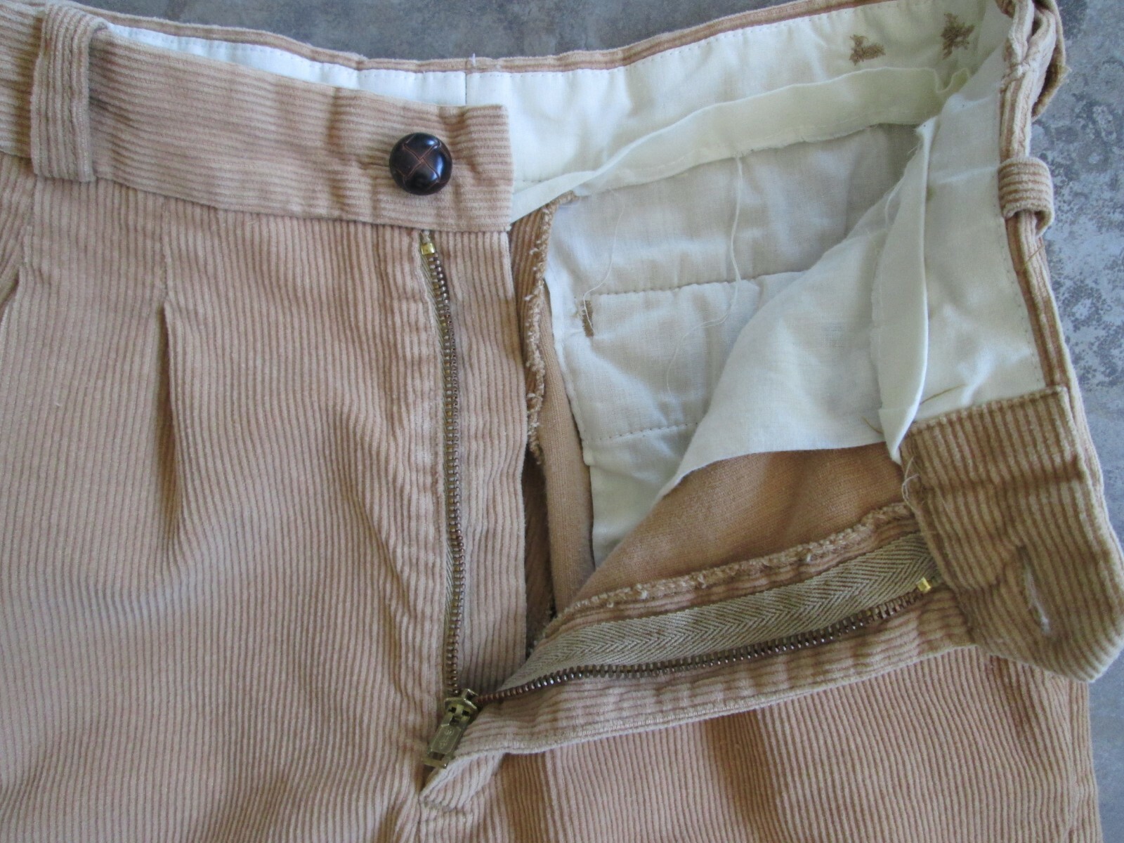 VTG Bugle Boy Onward Cropped Pants Capri 28×19 Pleated Corduroy Khaki Parachute