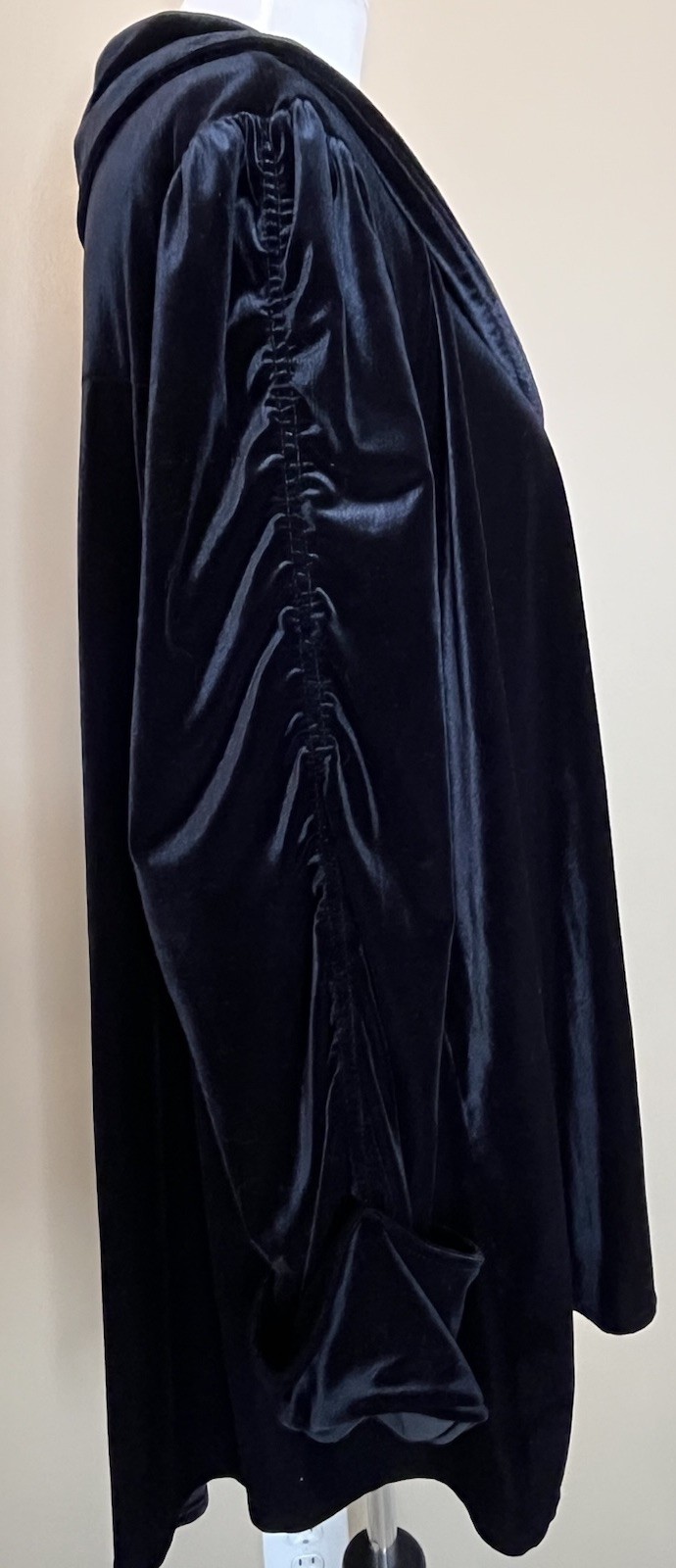 Vtg 90s Black Velvet Cape Jacket Cinched Sleeve Sz L Button Stretch Goth Evening