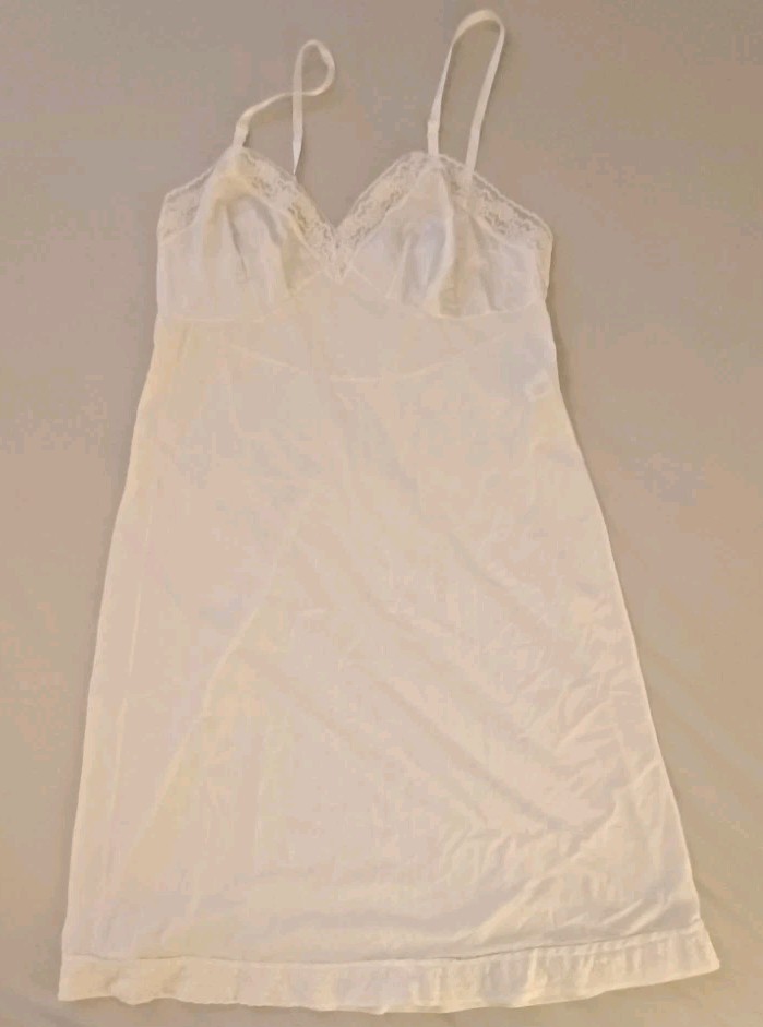 Vanity Fair Ladies White Slip Lace Trim Defined Cups Style 10-103 Size 36/26/42
