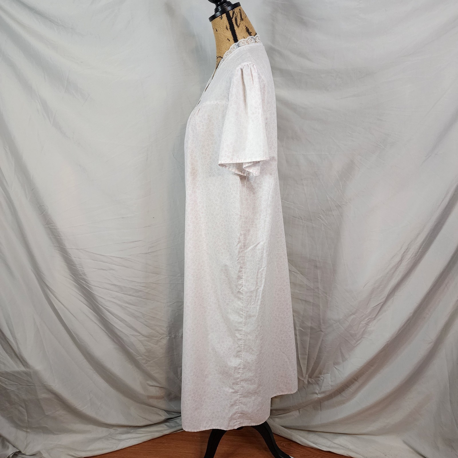 Vintage CARROLL REED Size Medium Pink White Floral Short Sleeve Long Nightgown