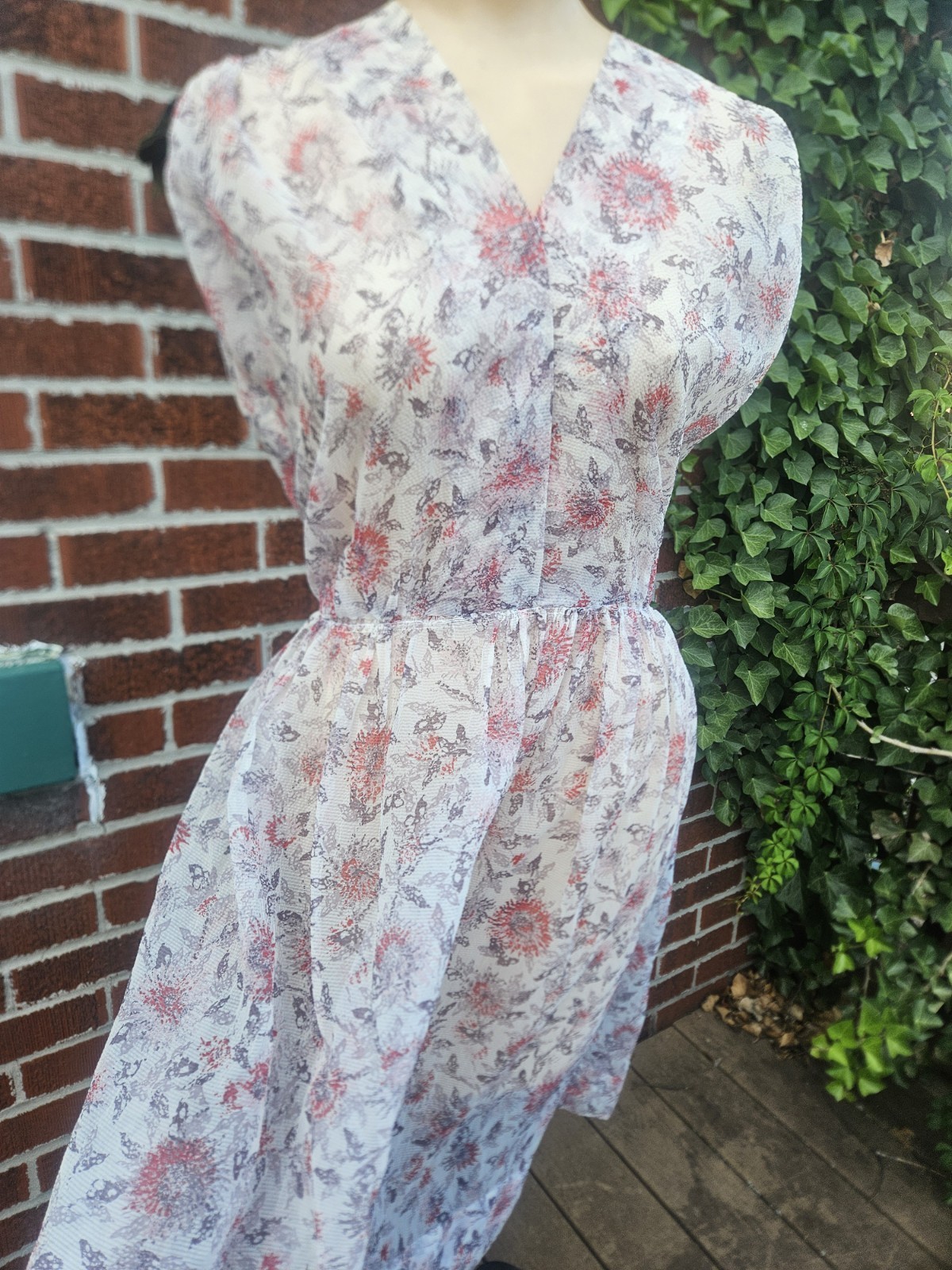 Vintage 1950s Sheer Crepe Day Dress Grey Pink 35″ Waist