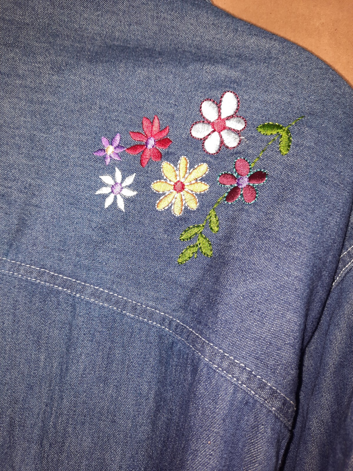 Fantastic Colorful Vtg Silver Threads Button Top Denim Blue Embroidered Daisies