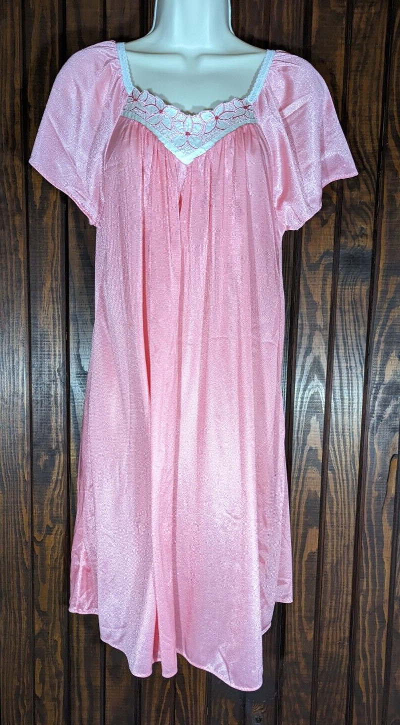 FINESSE VTG 90s Coral Nylon Gown Short Sleeve Embroidery MED