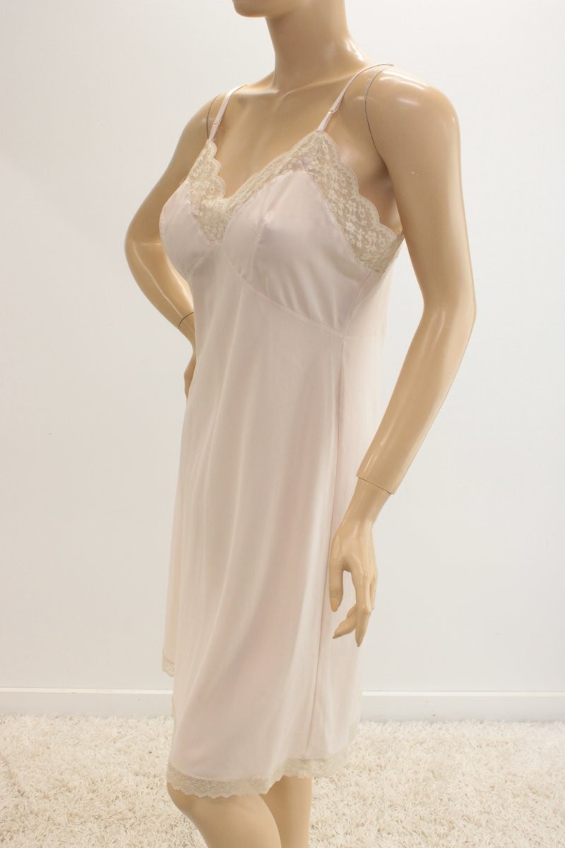 VTG Neiman Marcus Full Slip size 38 Beige Pink Wide Lace Trim Pinup Moulin Rouge
