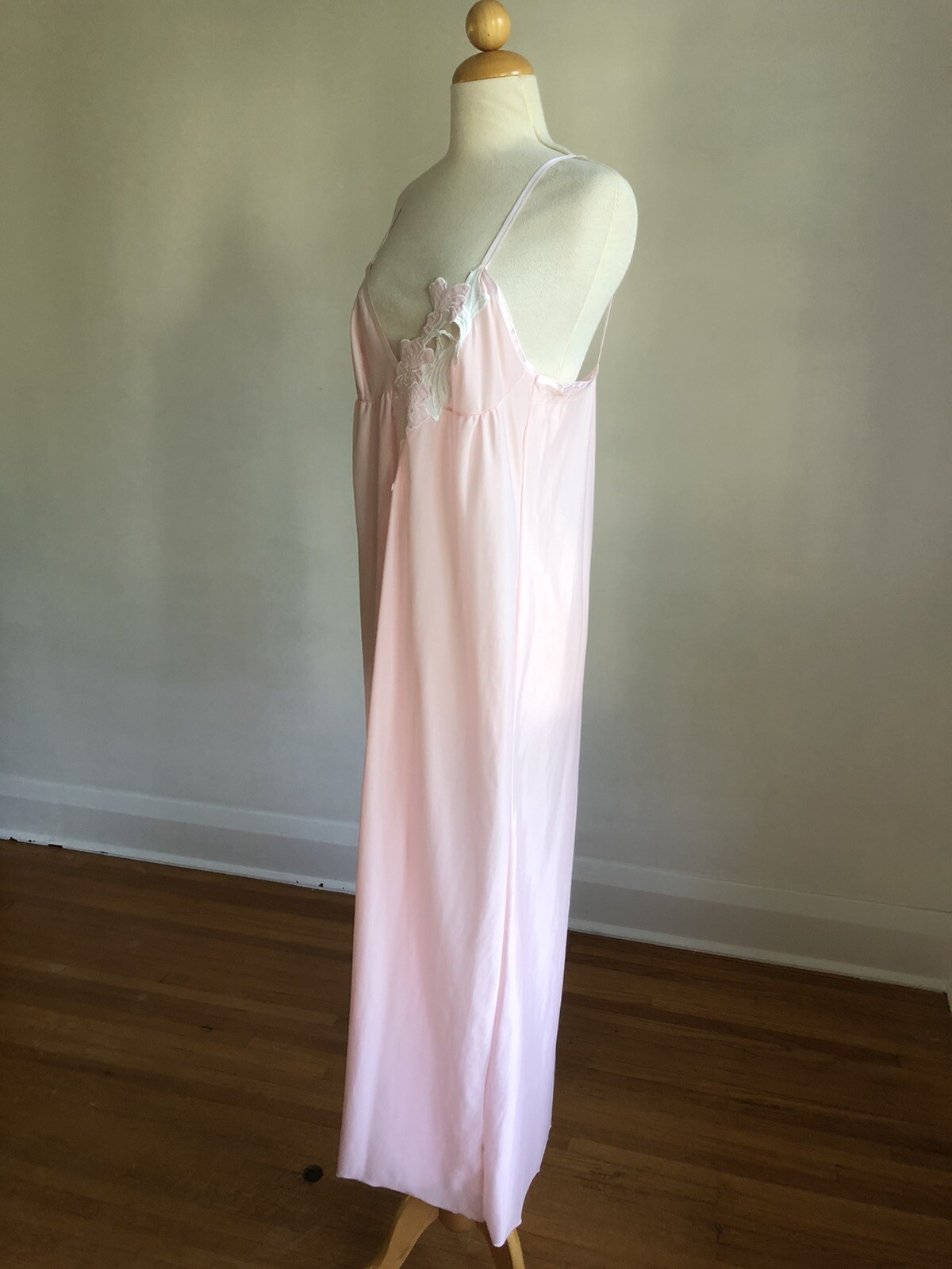 GORGEOUS VTG Made in Yugoslavia Pink White Floral Applique Nightgown Peignoir M