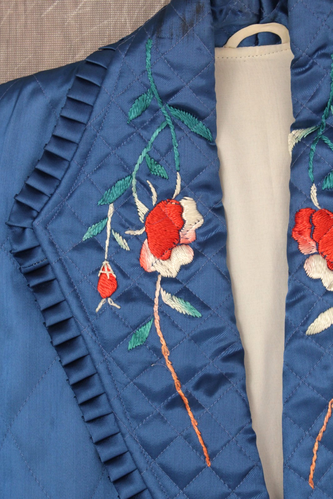VTG Womens 50s 60s Blue Embroidered Rayon Korean / Japanese Robe S/M 1950s 1960s