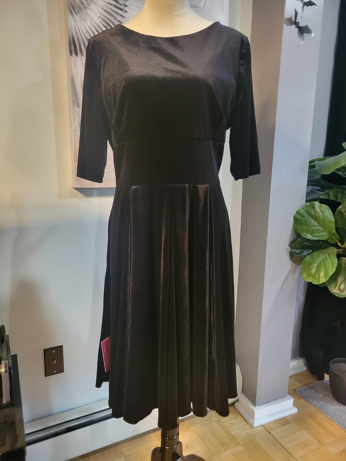 Black Velvet 1950s dress from The Pretty Dress Company UK18 (US16)