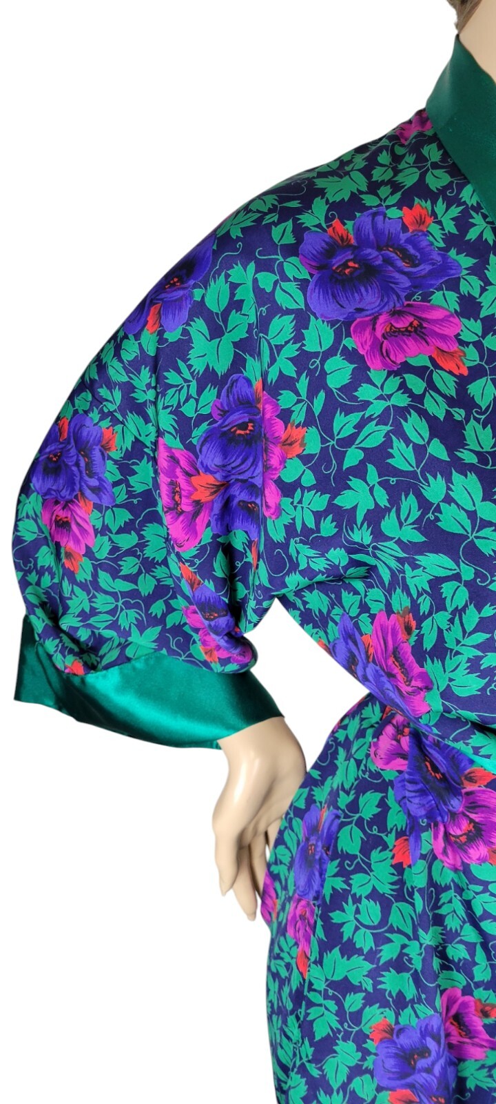 Vtg Victoria’s Secret Gold Label Poly Satin Green Purple Pink Red Floral Robe OS