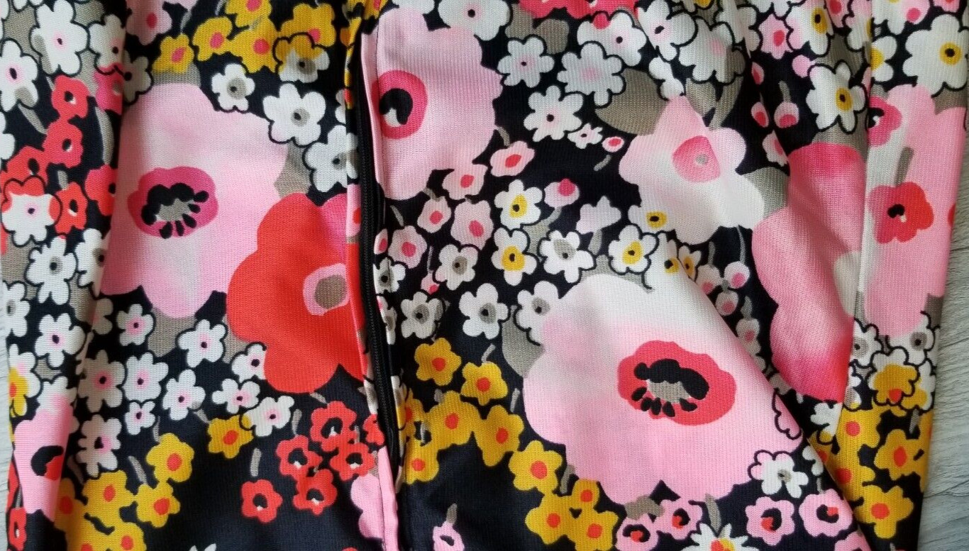 Vintage 70’s Floral Nylon Long Sleeve Shirt Top – AVALON CLASSICS – Size S – EUC