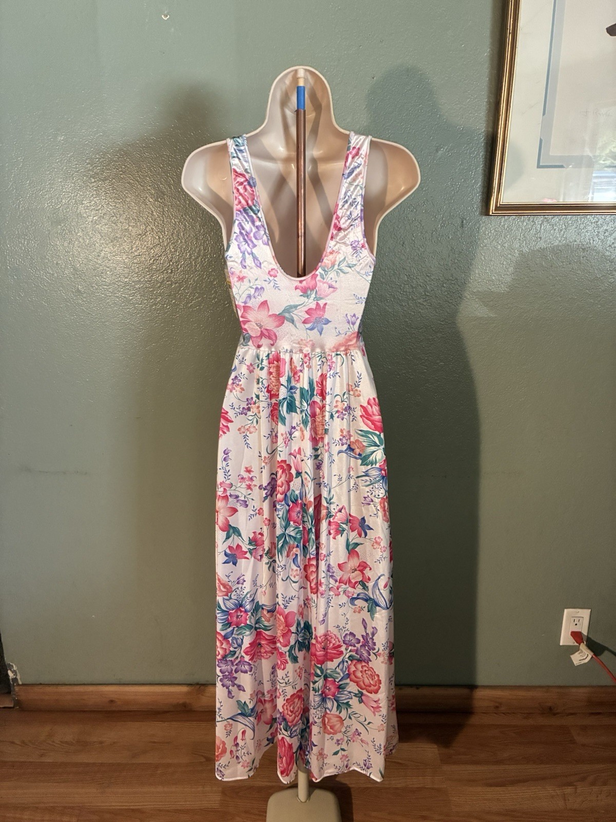 S OLGA NIGHTGOWN 92280 FLORAL STILL HAS TAGS!!