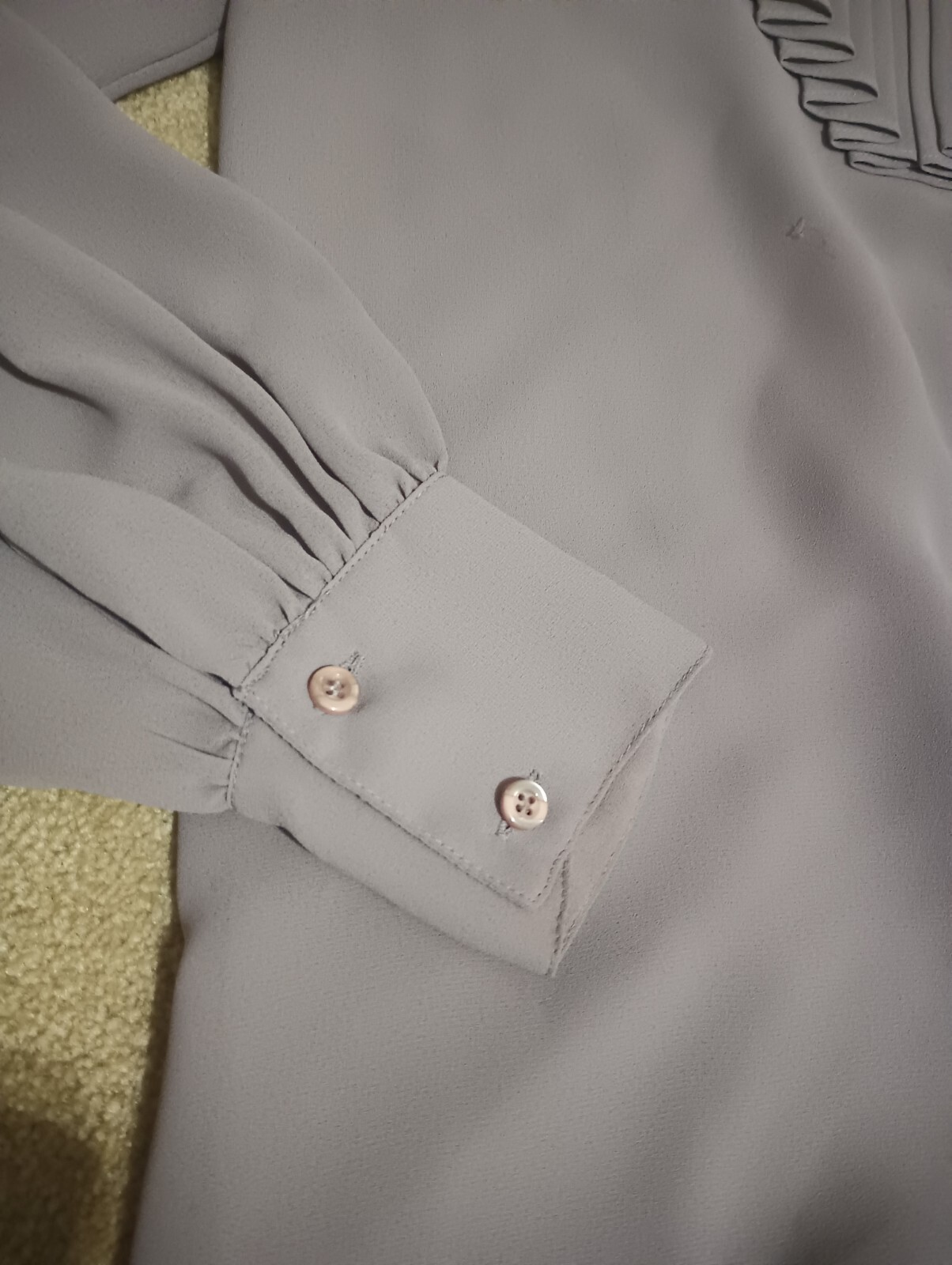Women’s Vtg 80s 90s Lightweight Gray Semi Sheer Crepe Blouse With Pleated Bib