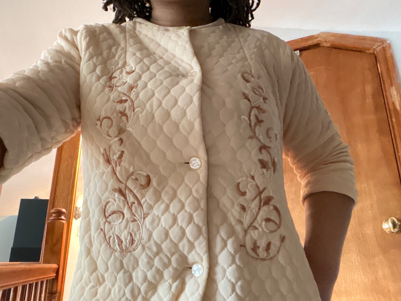 Vintage Quilted Lounging Robe Pajamas Buttons Embroidered MODERN size 10–GOOD
