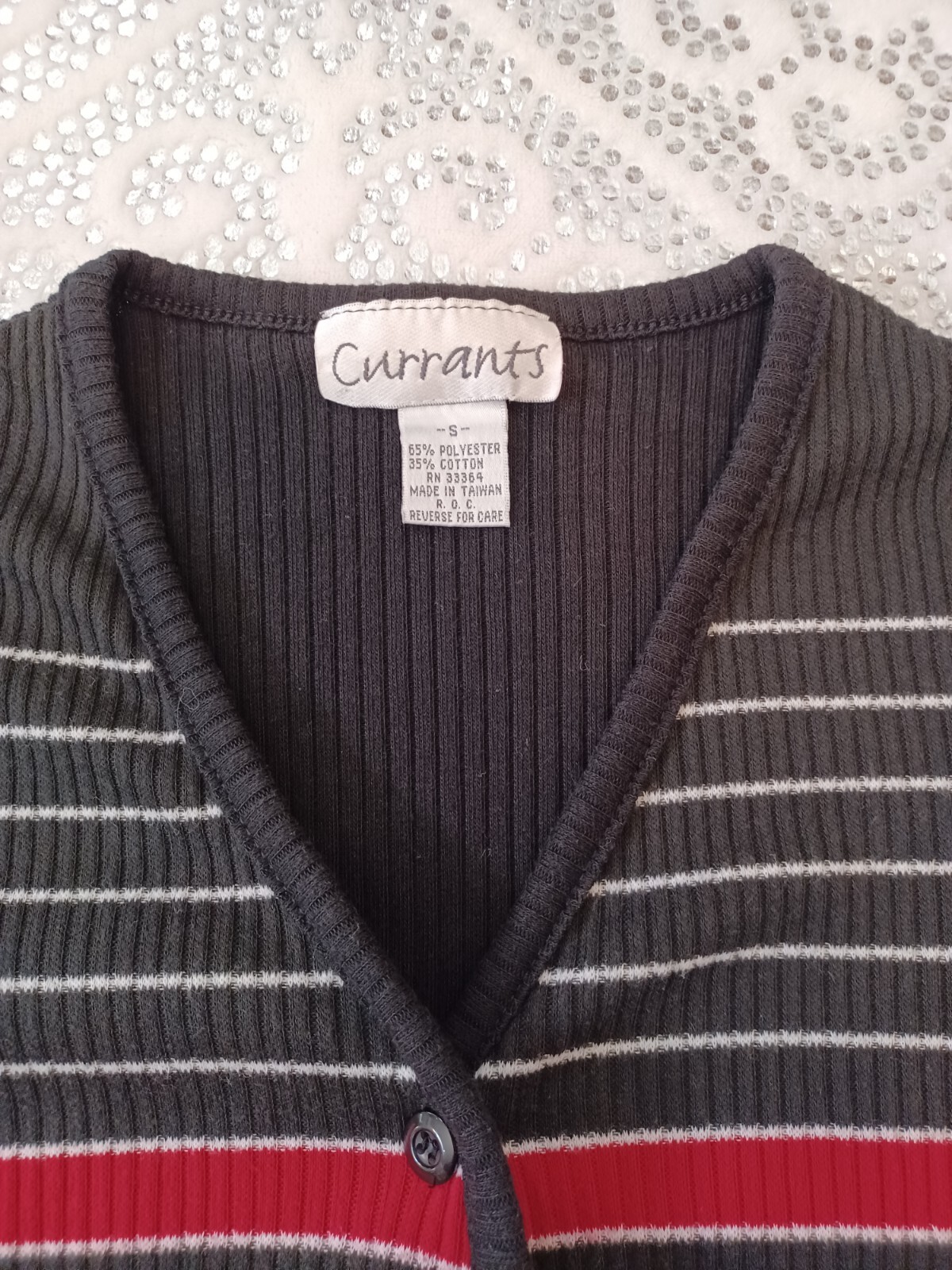 Women Vintage 1990s shirt crop top, red and black, Juniors size SMALL, CURRANTS