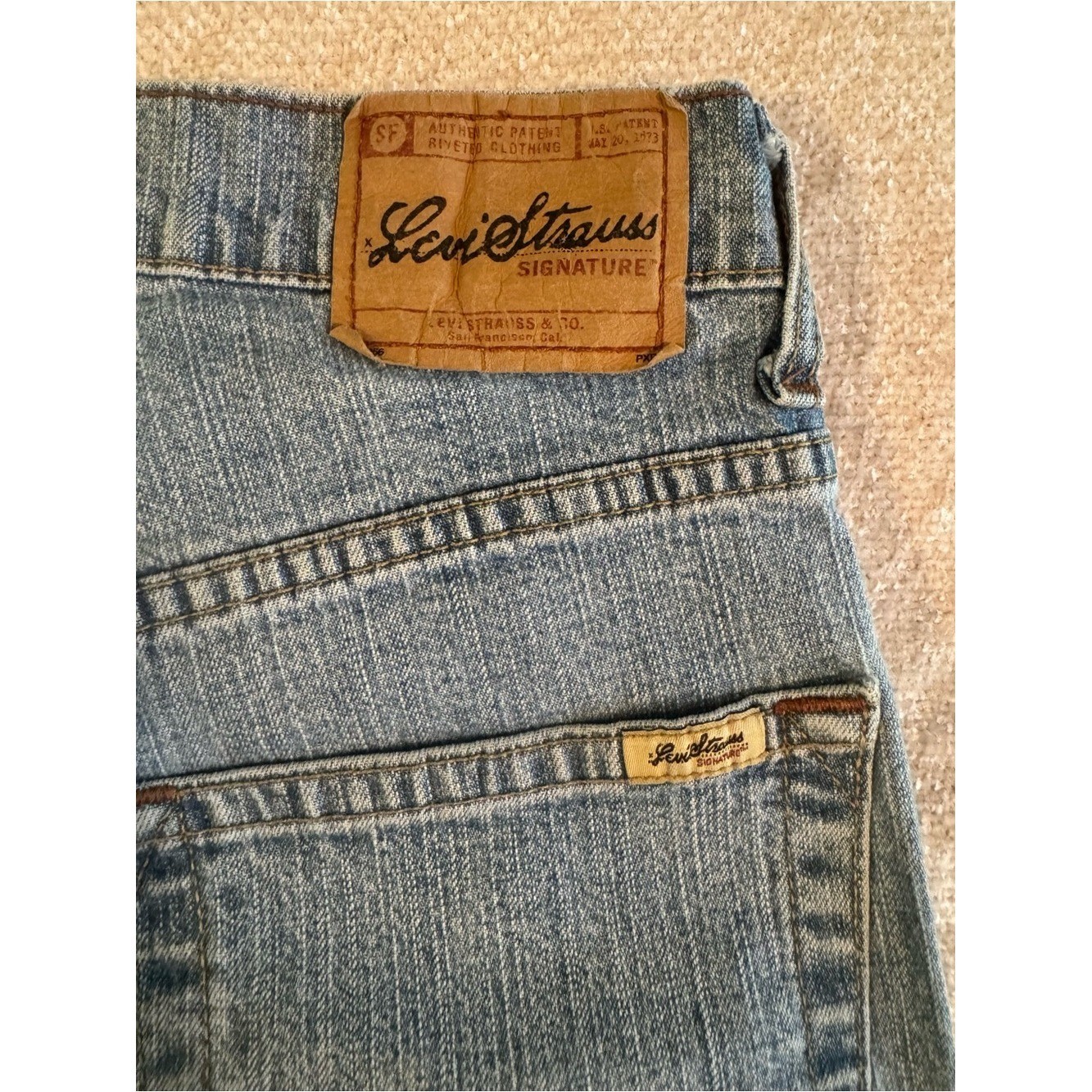 Vintage Levi’s Signature Straight Leg Denim Capri Hem Splits size 8