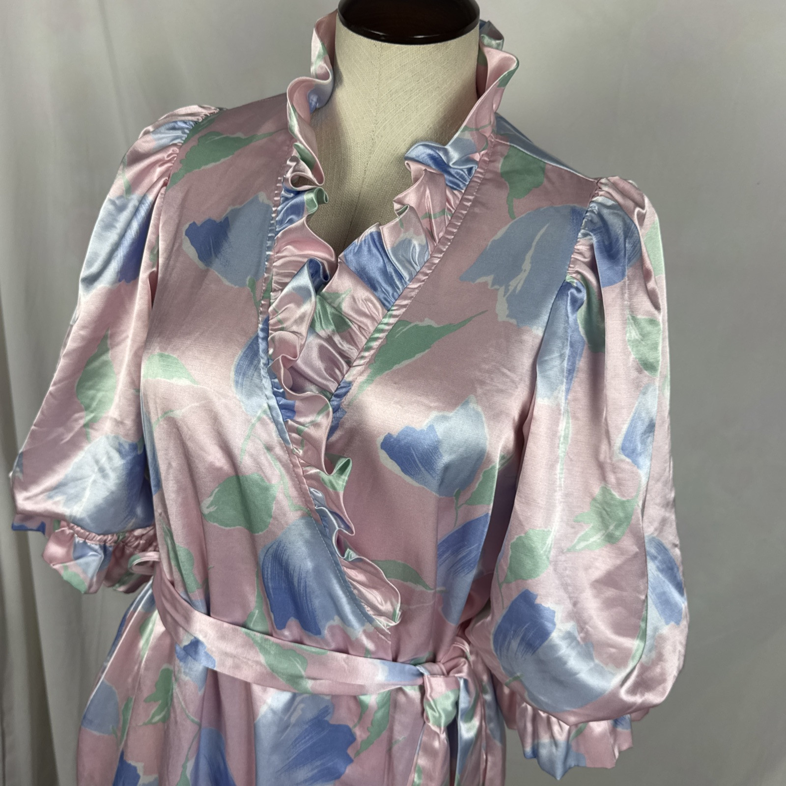 VINTAGE 1980’s B by Barad SMALL Satin Floral Robe +Belt – Golden Girls FL Lounge