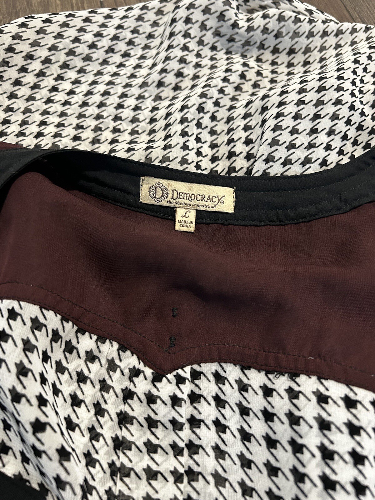 VNTG Democracy Womens long roll tab sleeve houndstooth button up size Large