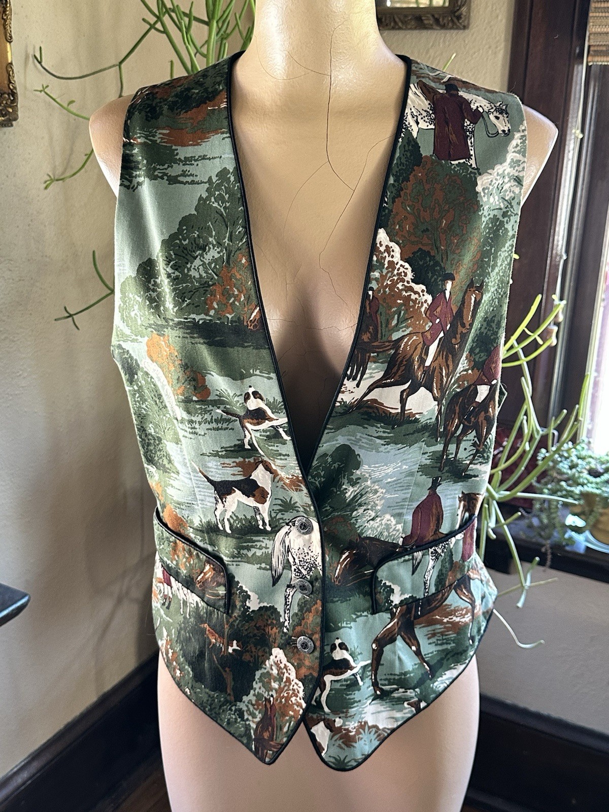 Crazy Horse Vest Size. M English Countryside Hunting Scene Vintage 90s