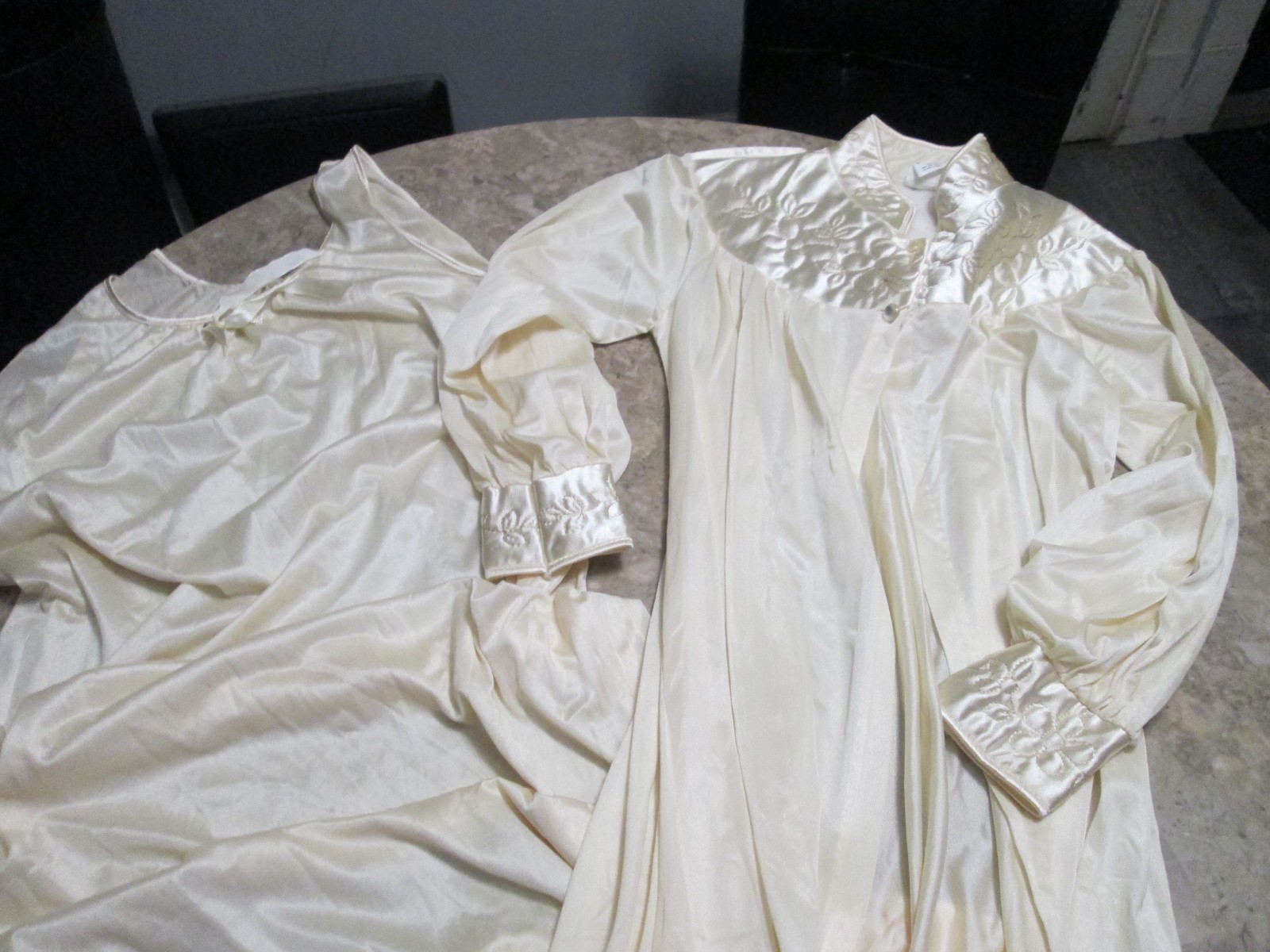 Vintage Mistra Silky Nightgown Set with Robe Embroidered sz M Ivory 70’s-80’s