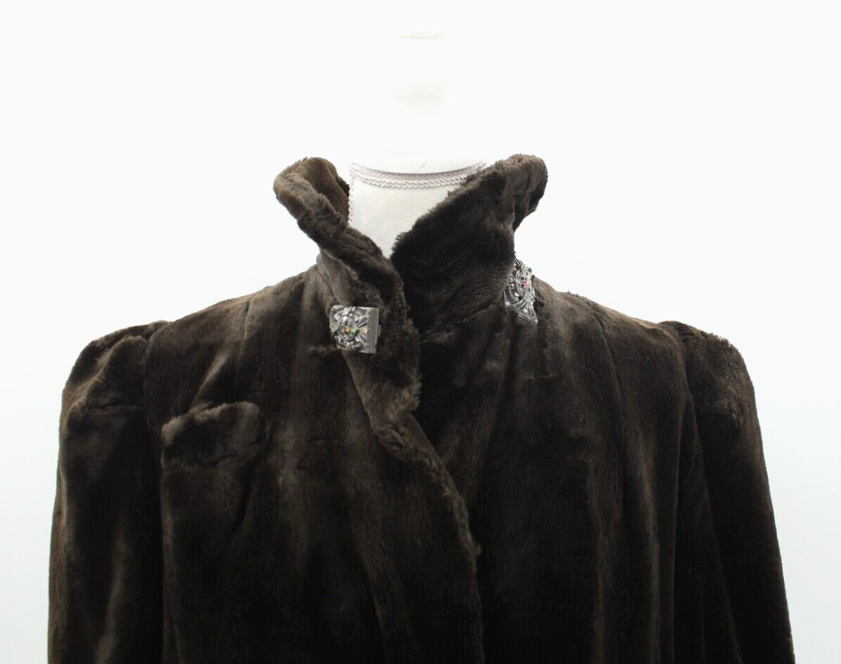 VTG Women’s 30s Brown Velvet Coat W/ Decorative Collar 1930s Sz S/M Skinner’s