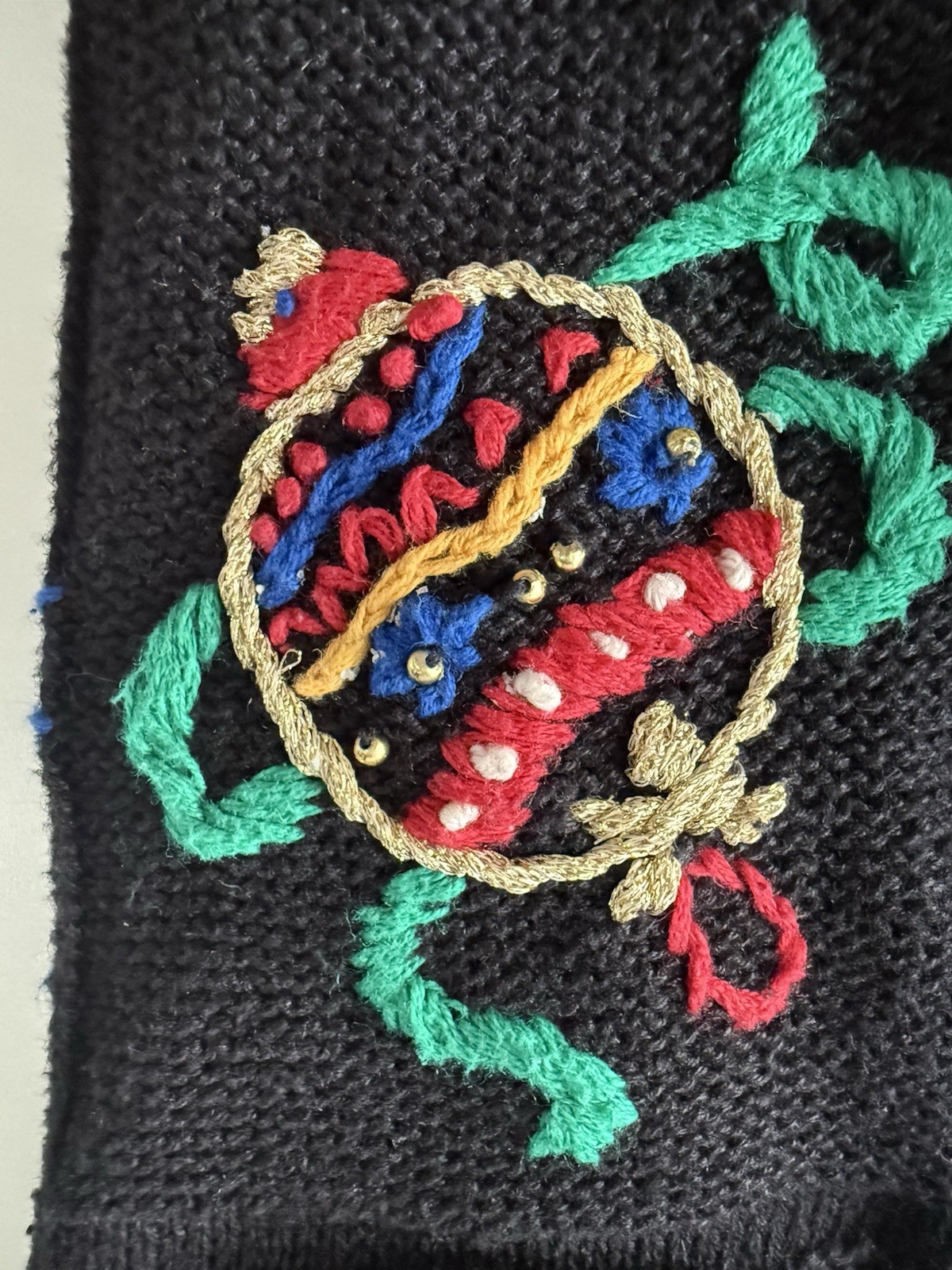 Work in Progress Gladys Bagley black Scalloped Holiday embroidery sweater M Flaw