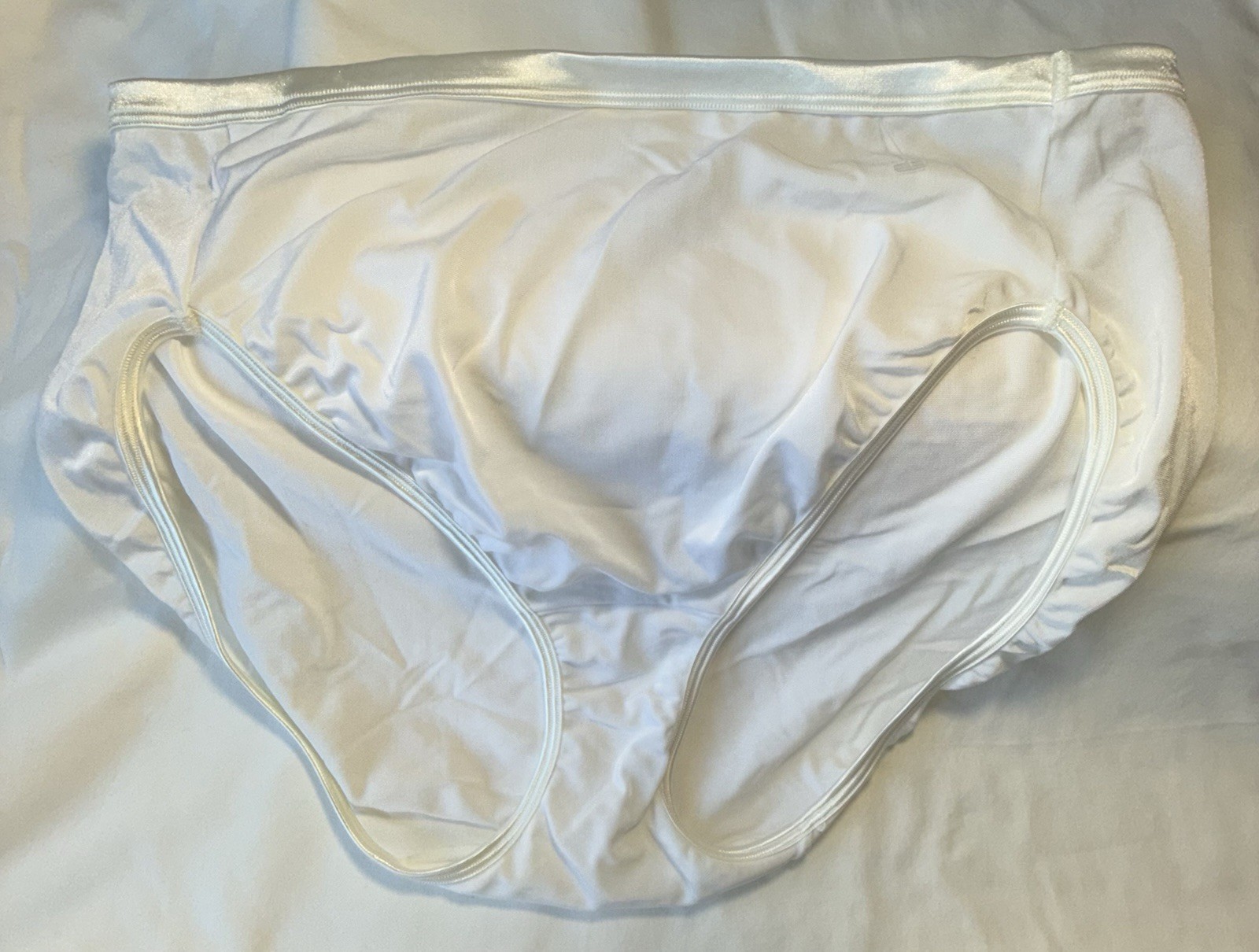 Vanity Fair Silky Smooth Illumination Hi Cut Panties #13808, White, Sz 9/2XL,NEW