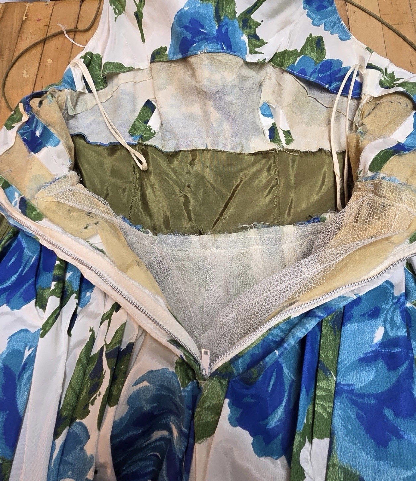 Handmade Vintage 60s Prom Dress W/Sash Waist 24 Midi Length Blue Roses Petticoat