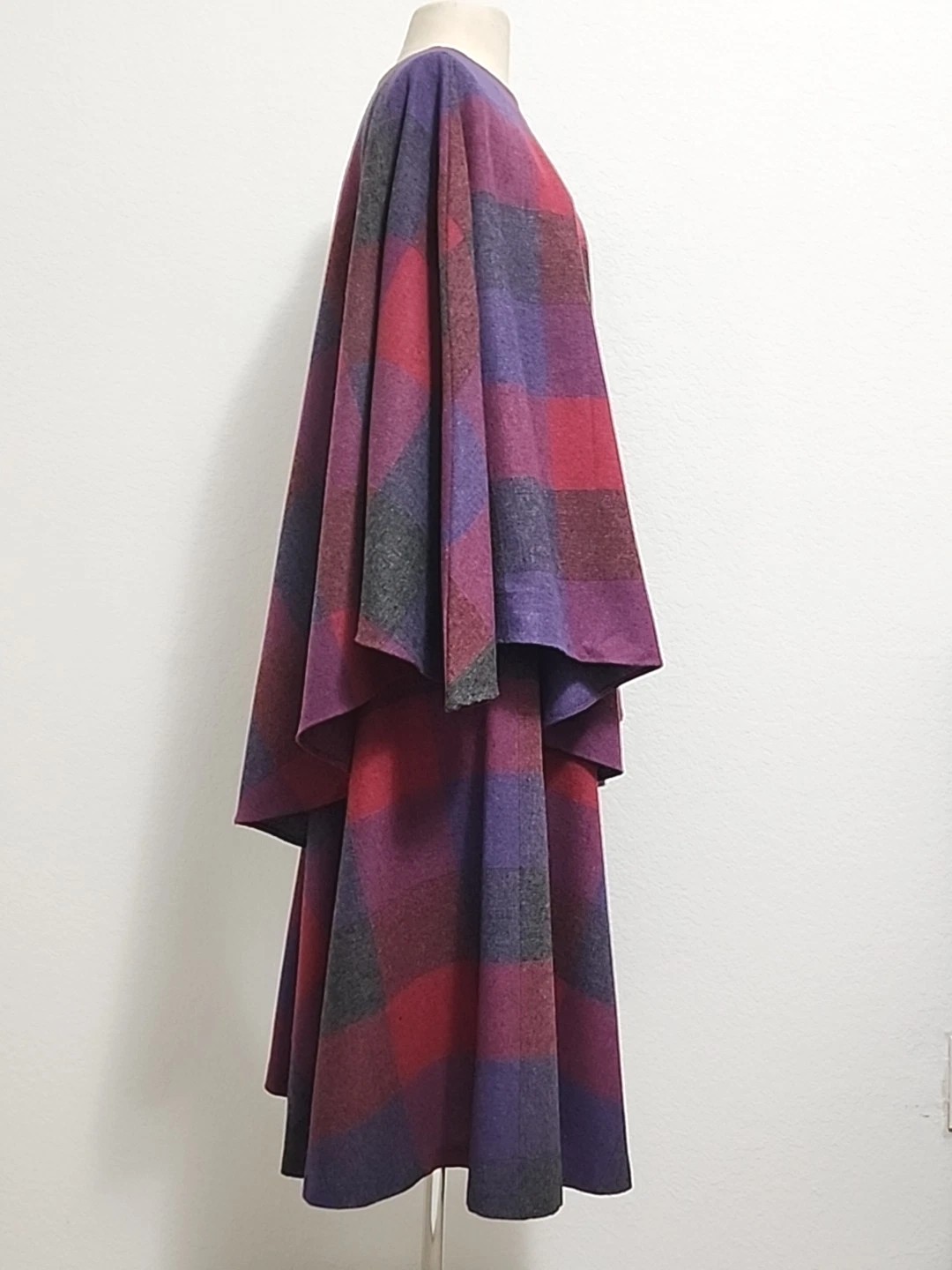 Vintage High-end Wool Blend Magenta Plaid Skirt w Matching Cape Poncho 2pc Set 3