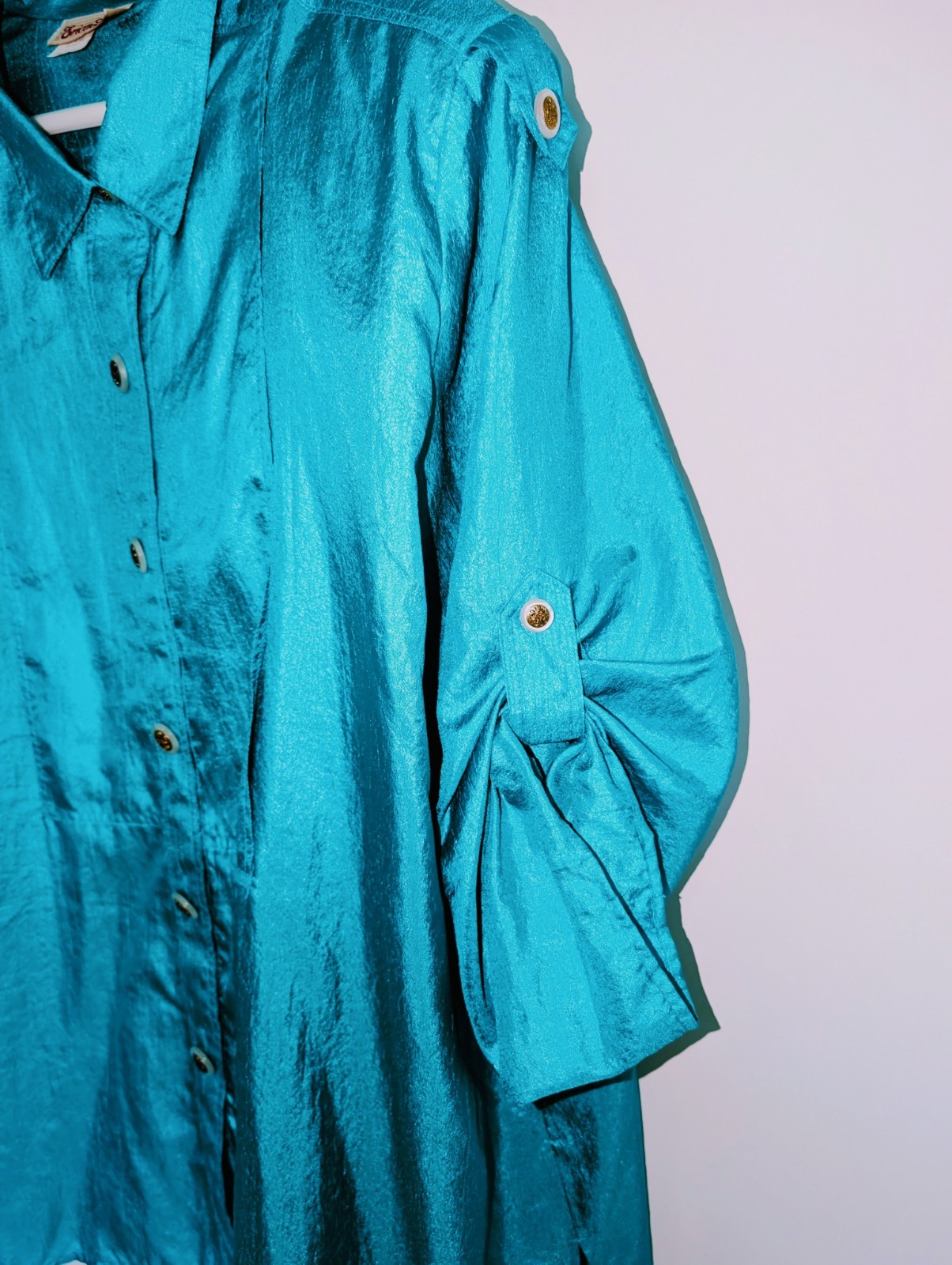 Classic 1980’s buttoned up sleeves crinkle polyester suit, tracksuit look 26 1/2