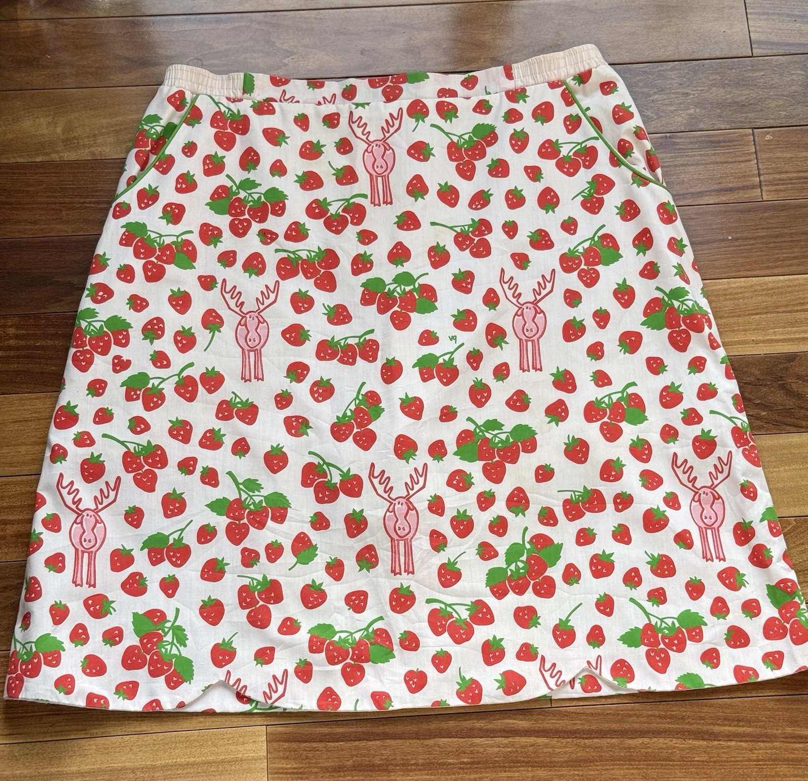 Vintage VESTED GENTRESS SKIRT With Strawberries And Moose Pockets Size 18