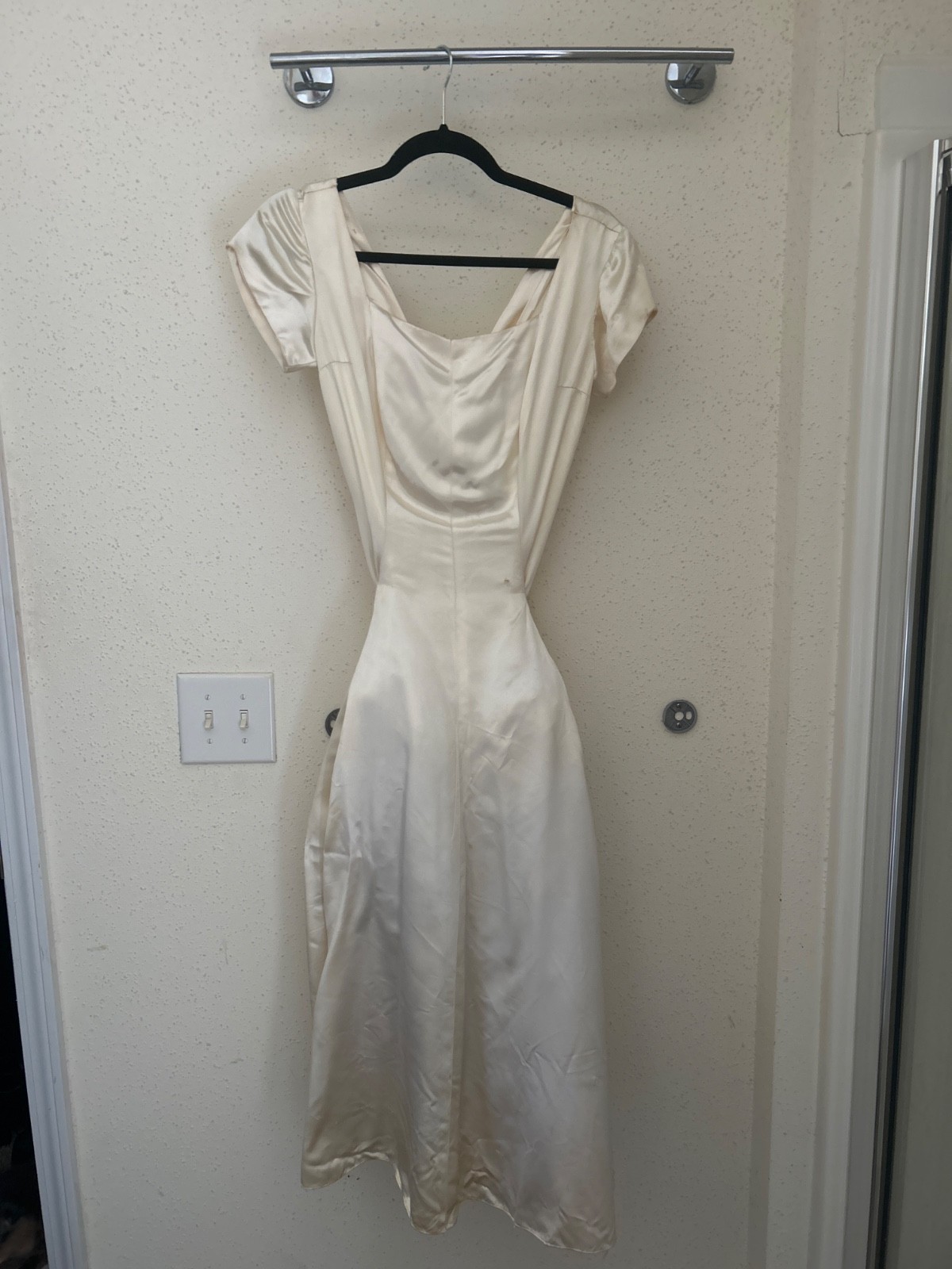 Vintage gown; wedding; cream colored satin; size xs-s, w/sewn in petticoat