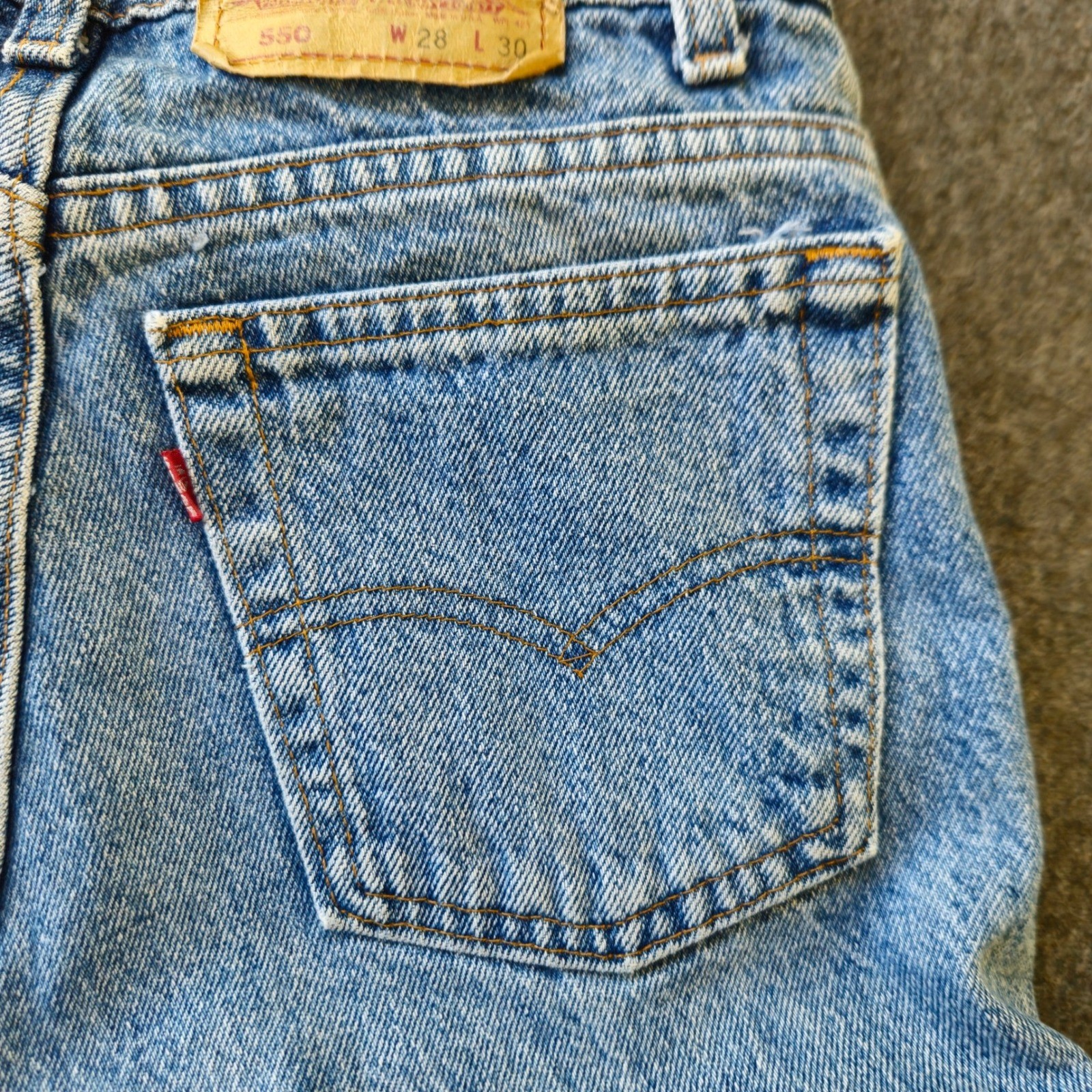 Vintage Levi’s 550 Jeans Oct 1998 Black Batwing Fade 28×30 Lt Wash Made in USA