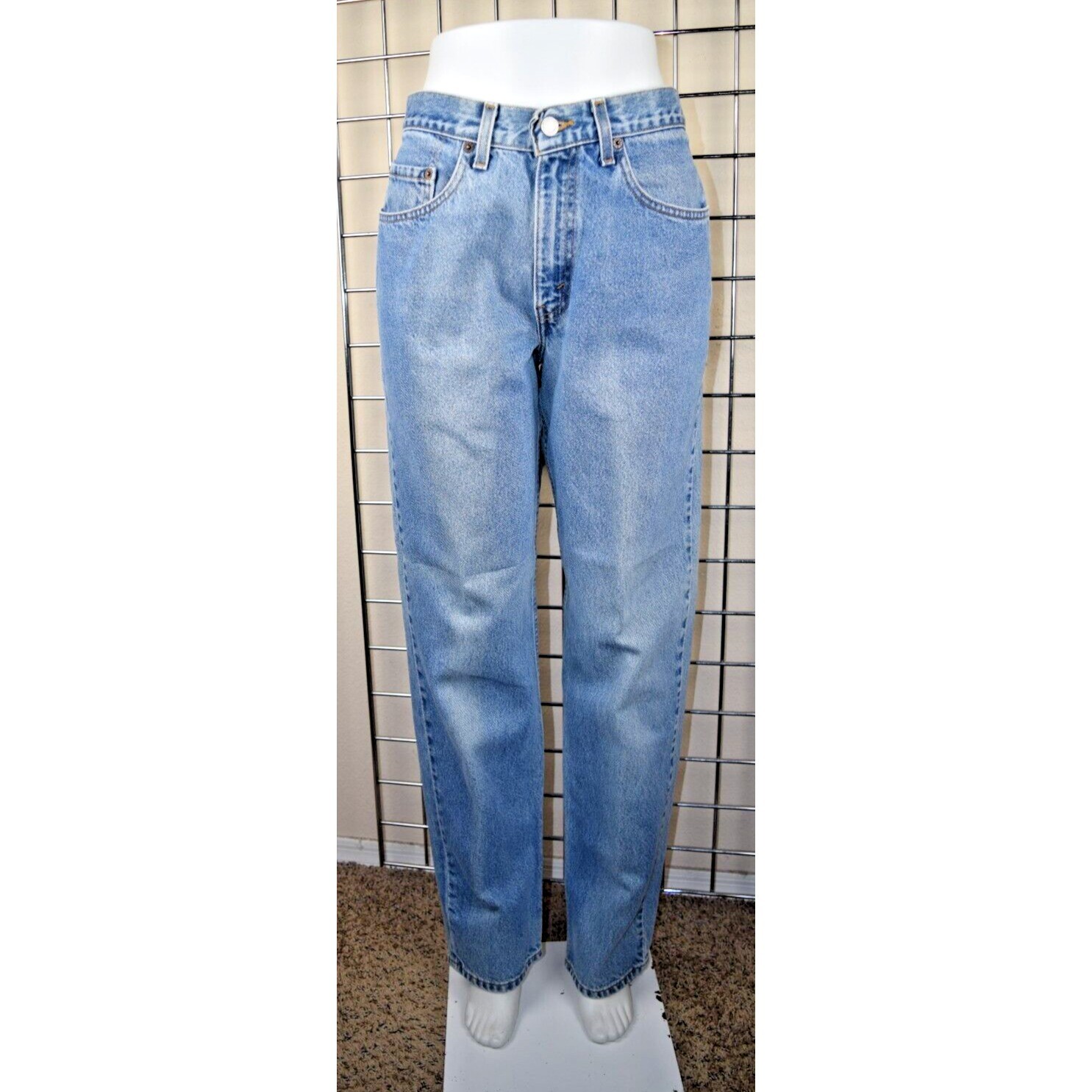 Vintage Levis Jeans 32 x 33 Y2K Blue Relaxed Fit Straight Leg Soft Fading c.2001