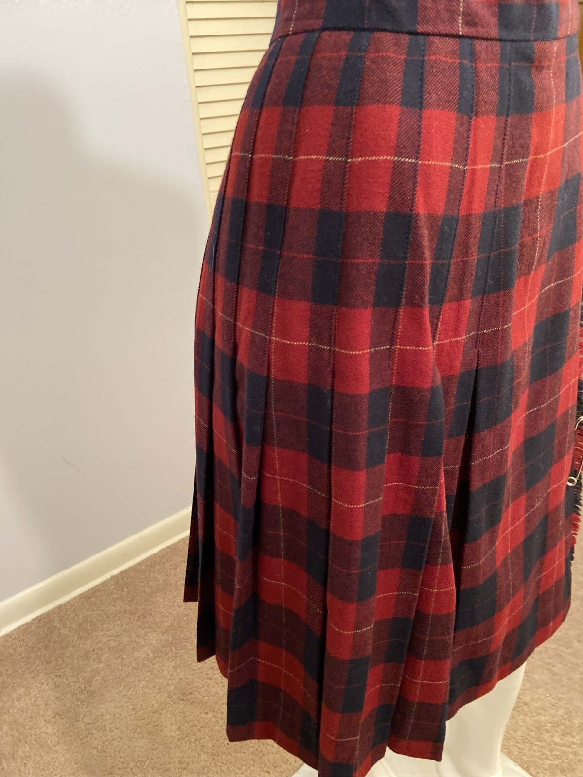 David Brooks Ltd Vintage Wool Red & Black Plaid Pleated Wrap Skirt fringe, Sz 6