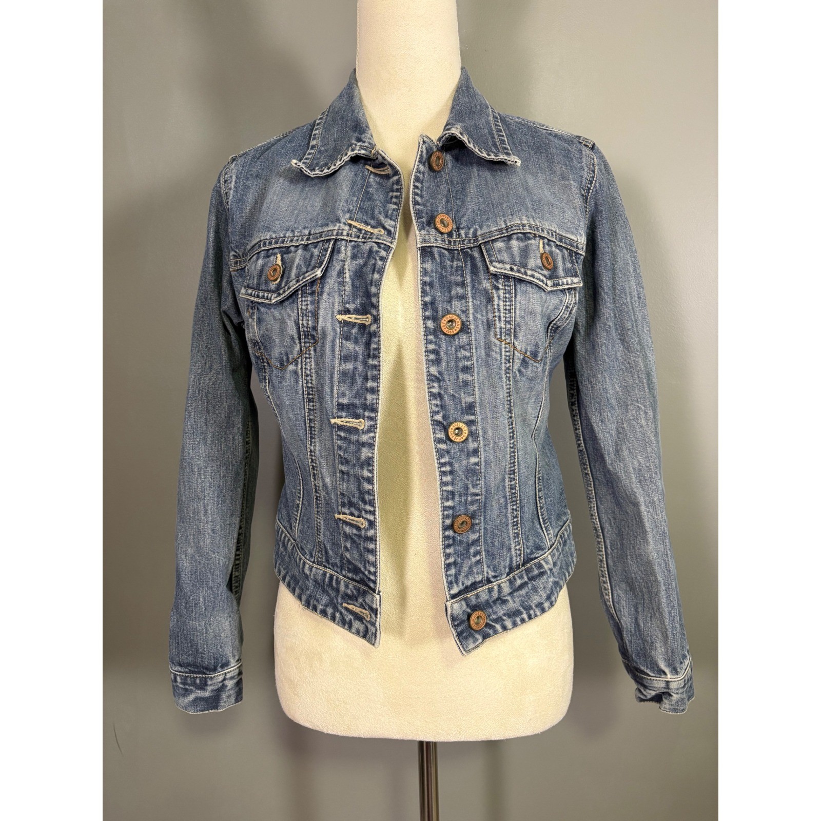 Vintage Y2K GAP Denim Trucker Jacket Women XS Retro Grunge Classic Indie Capsule