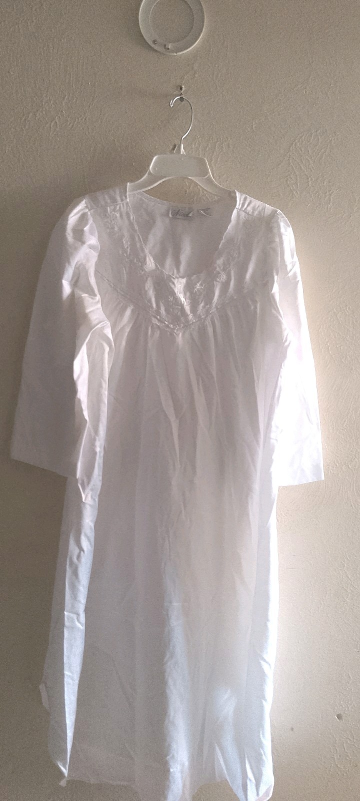 Vtg, Nicole,Maxi Nightgown,Satin, M, White, Embroidery, Grandma core 80s,glossy