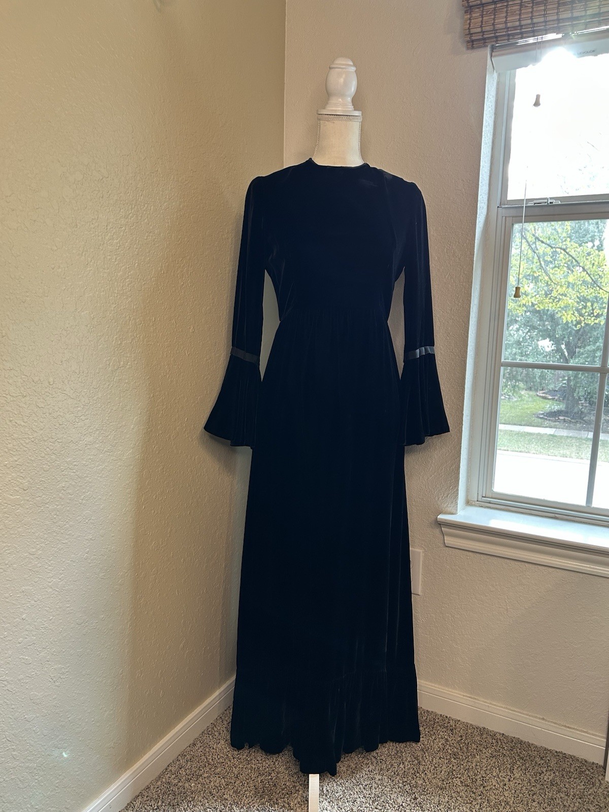 Vintage 1940s Bell Sleeve Edwardian Style Black Velvet Dress Size S Ruffle Hem