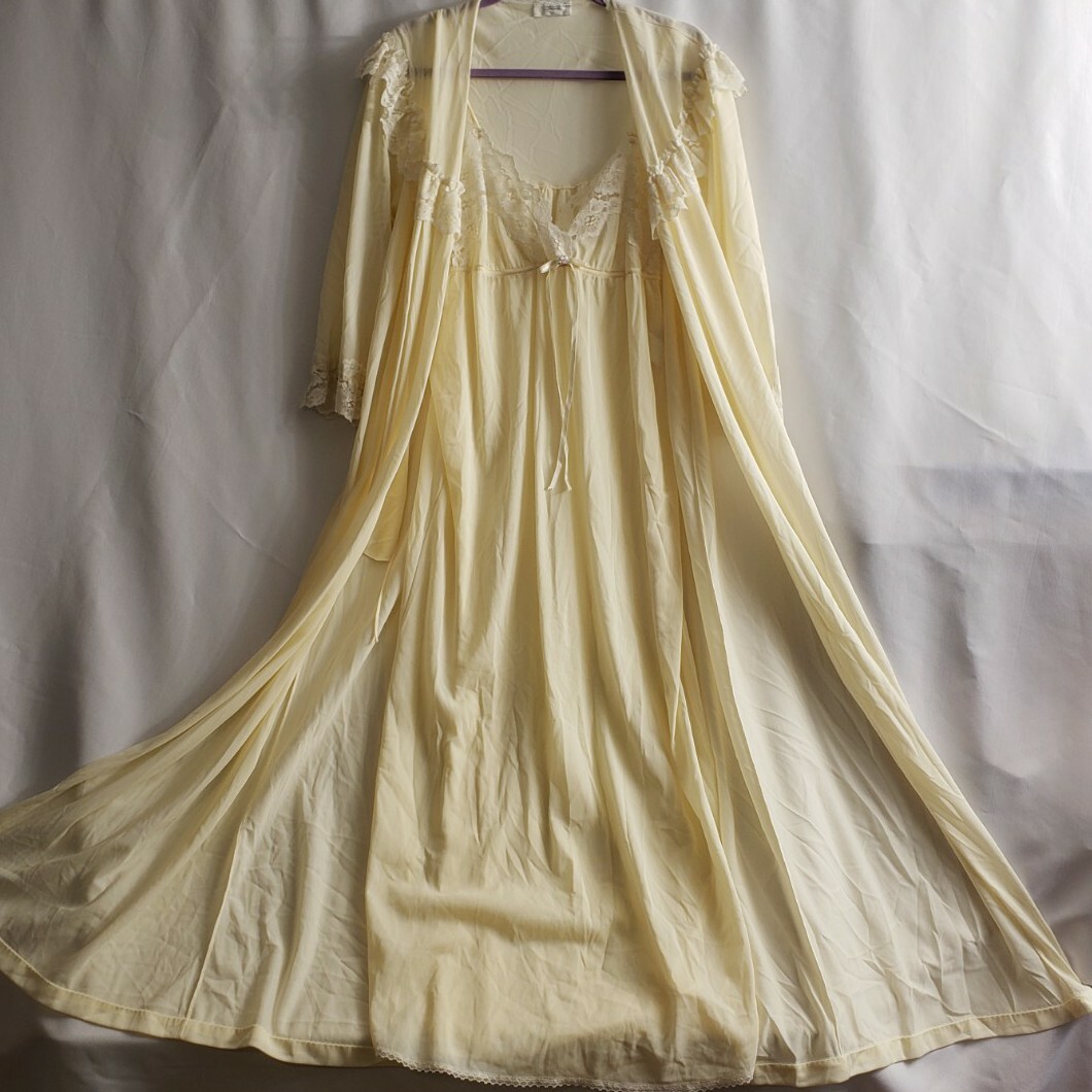 Vtg JcPenney 60’s Nightgown/Peignoir Set Bridal robe lace nylon RARE!! Sm Med