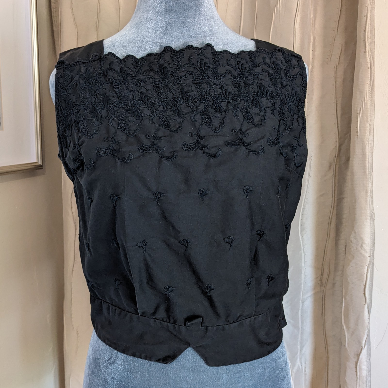 Vintage 1960s Black Eyelet Embroidered Crop Top S/M Cottagecore Boho Side Zip