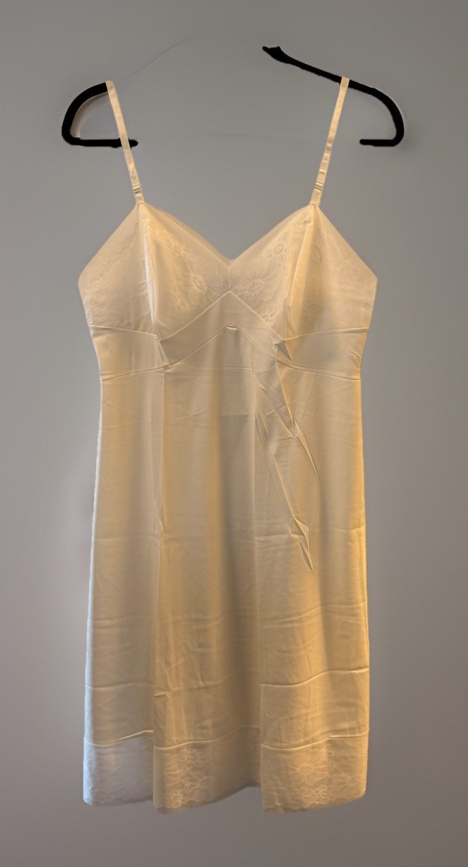 Vintage Vanity Fair White Mini Full Slip Sz 36 Nylon & Daisy Lace Lingerie NWOT