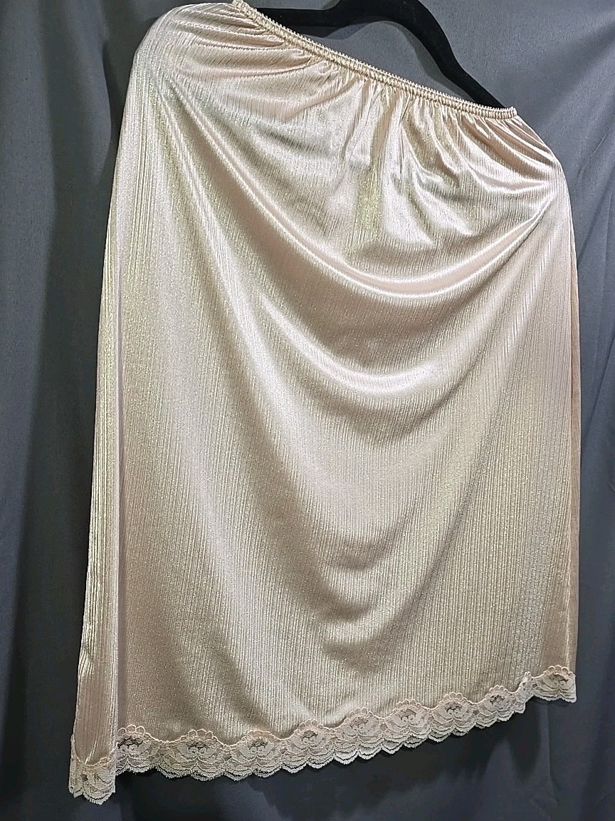 Vintage Nylon Half Slip Lustrous Beige Pin Stripes Waist 24″-30 L 24″