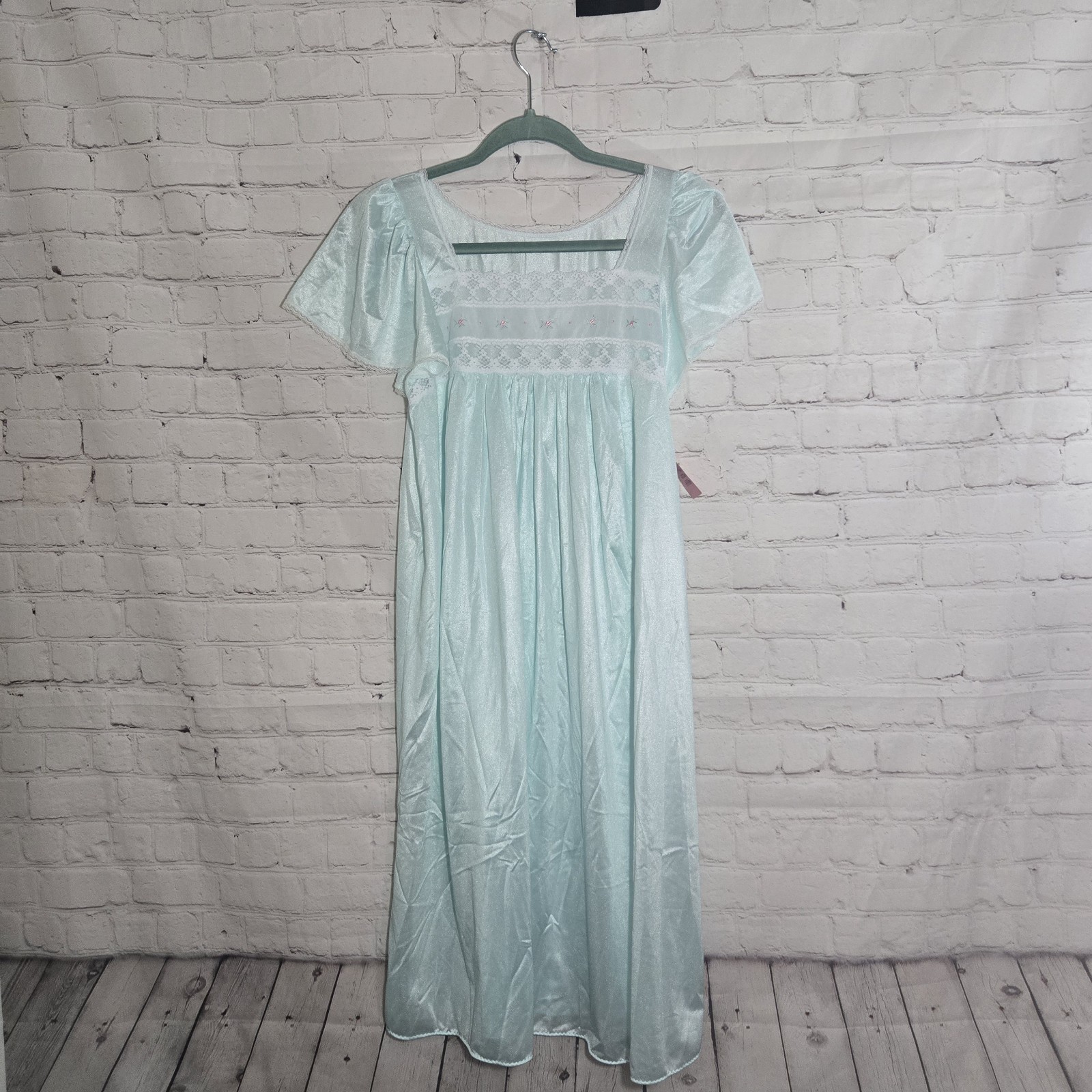 Vtg Deena 100% Nylon Long Green Granny M Nightgown Embroided Flutter Sleeves